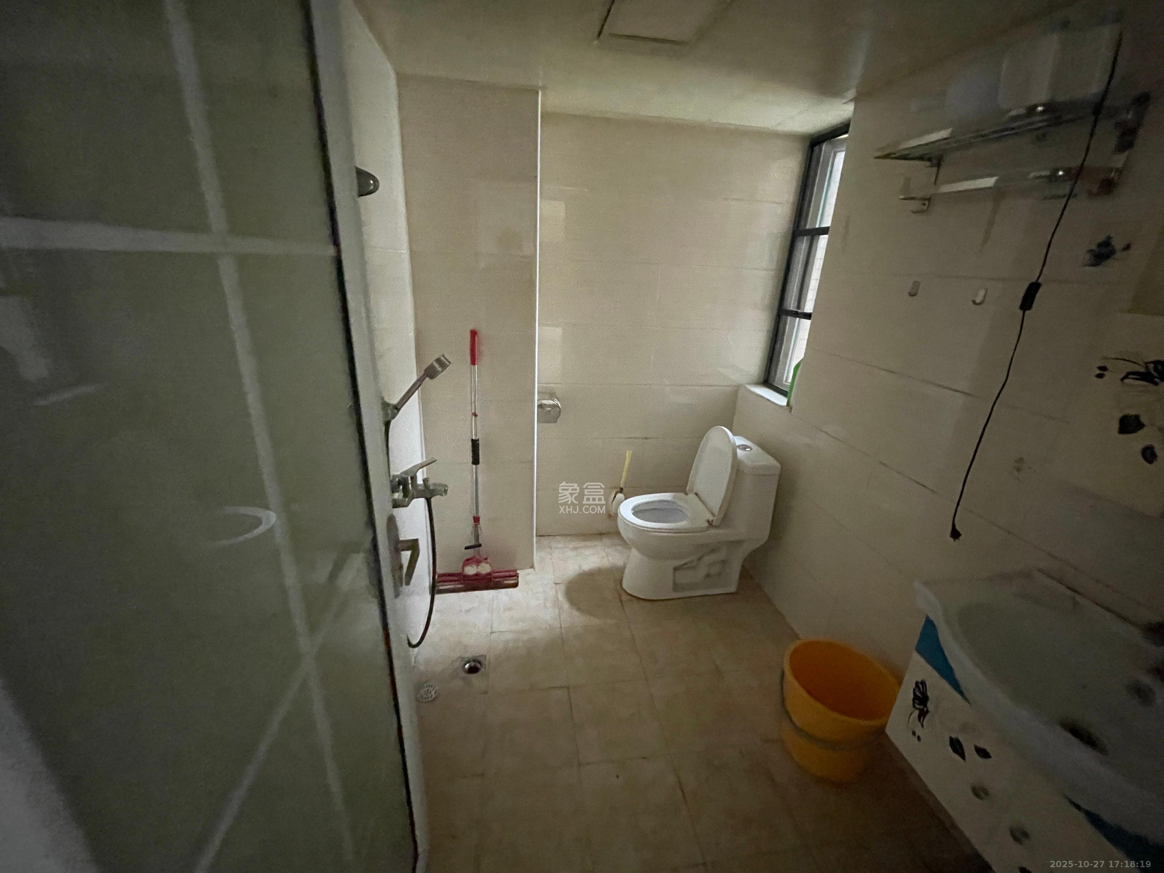 洋湖时代  3室1厅1卫    1900.0元/月室内图