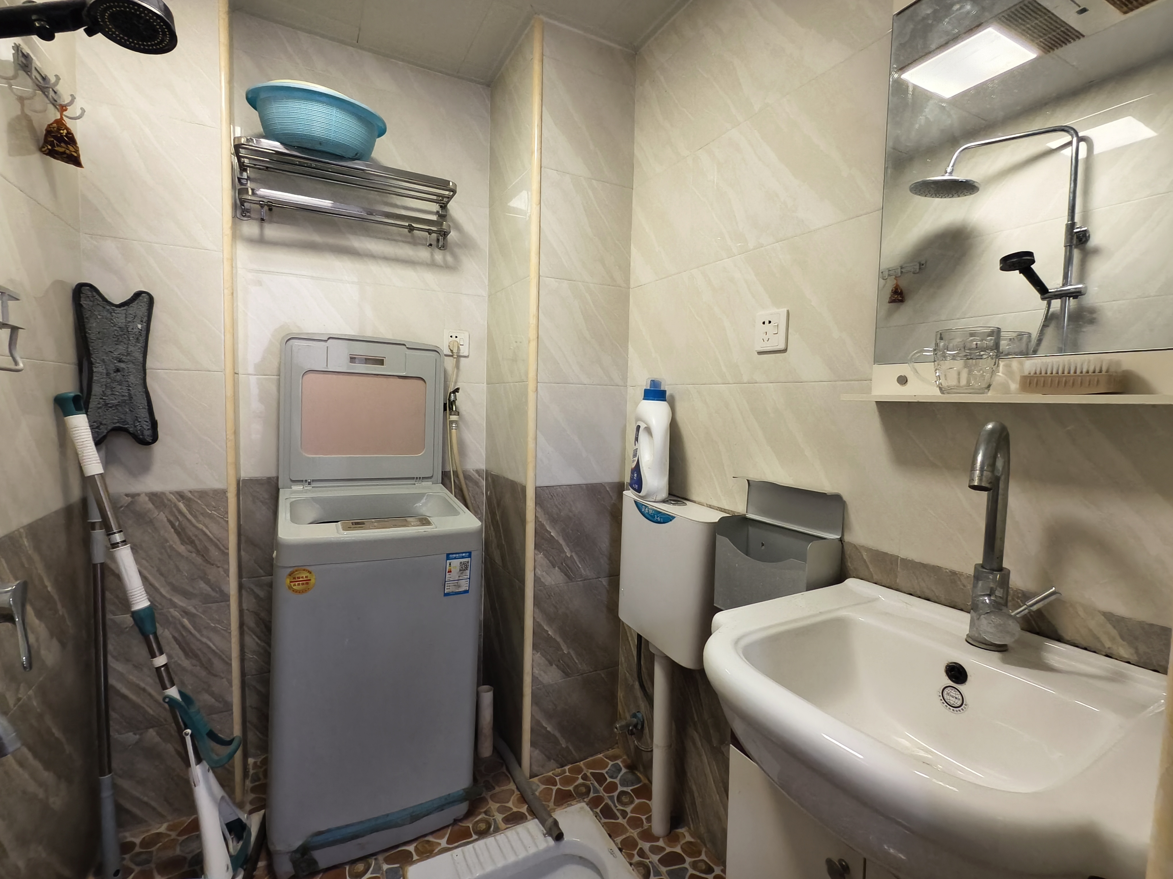 新都汇  1室1厅1卫    1100.0元/月室内图