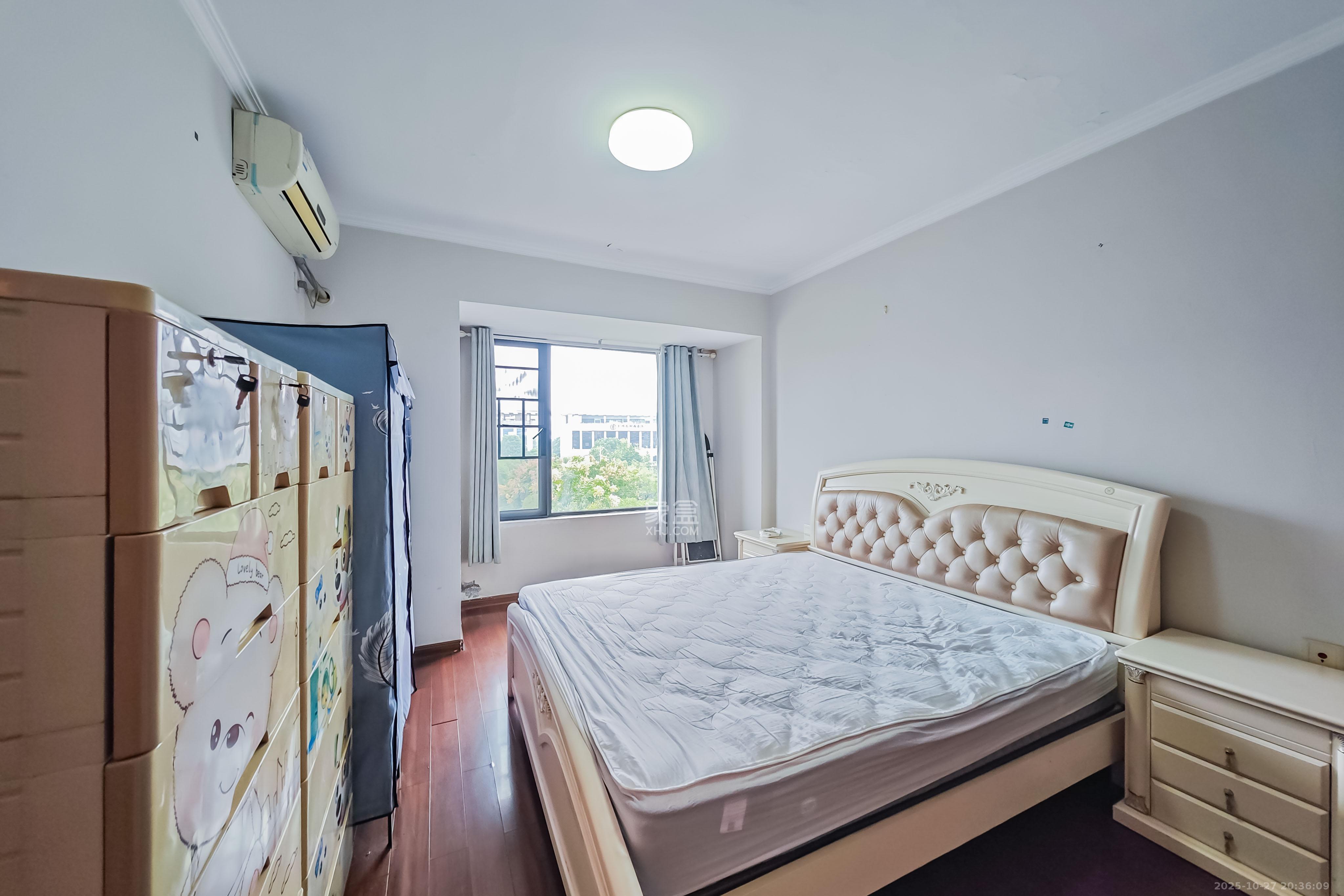 万科金域华府一期  3室2厅1卫    105.0万卧室