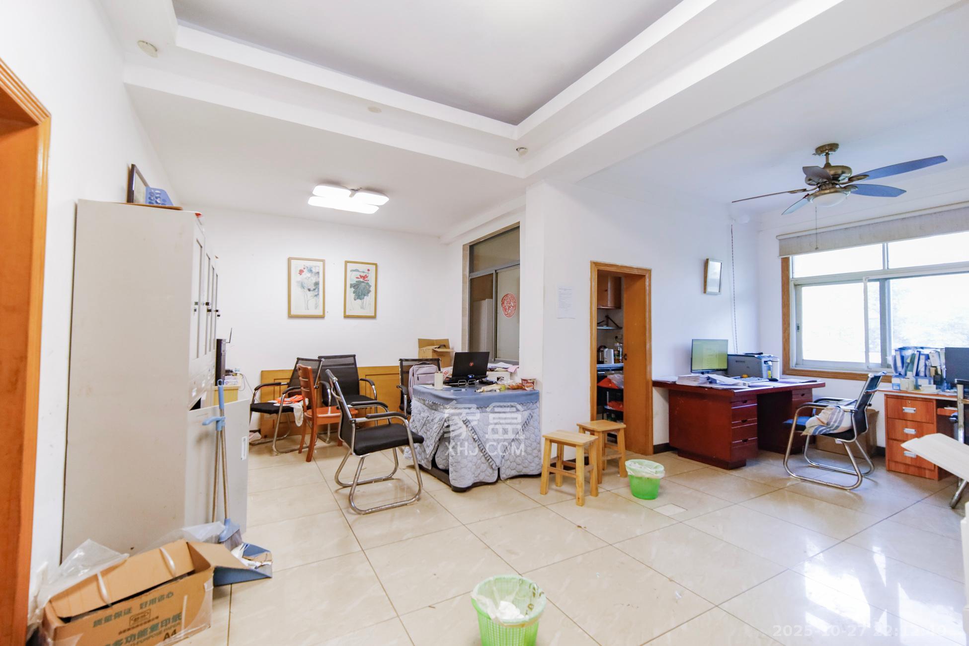 女子监狱单位宿舍  3室1厅1卫    44.0万