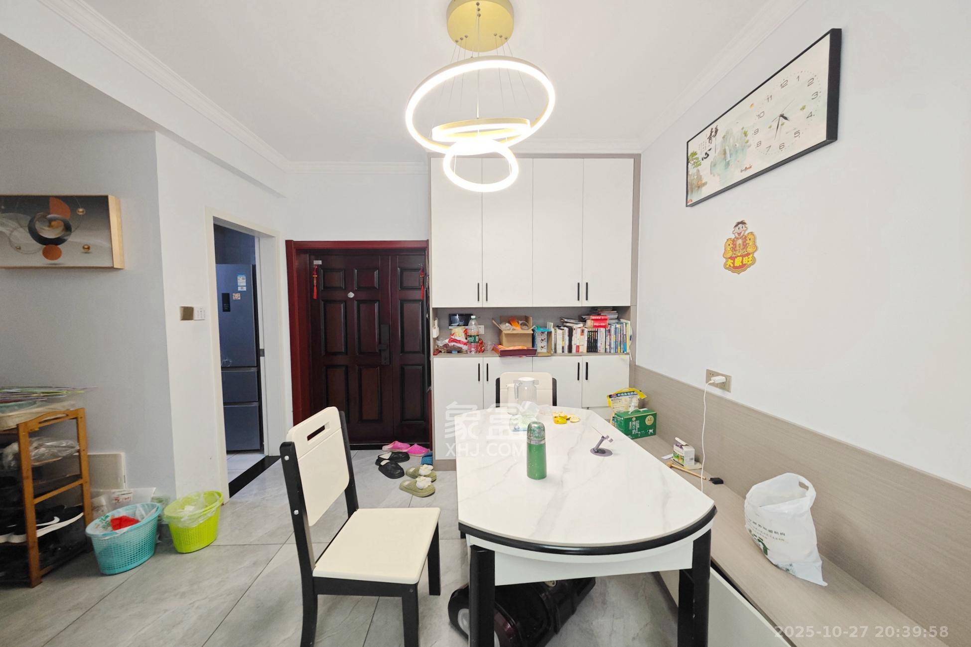 新城新世界四期柏樾  2室1厅1卫    85.0万 新城新世界四期柏樾  2室1厅1卫    85.0万客厅