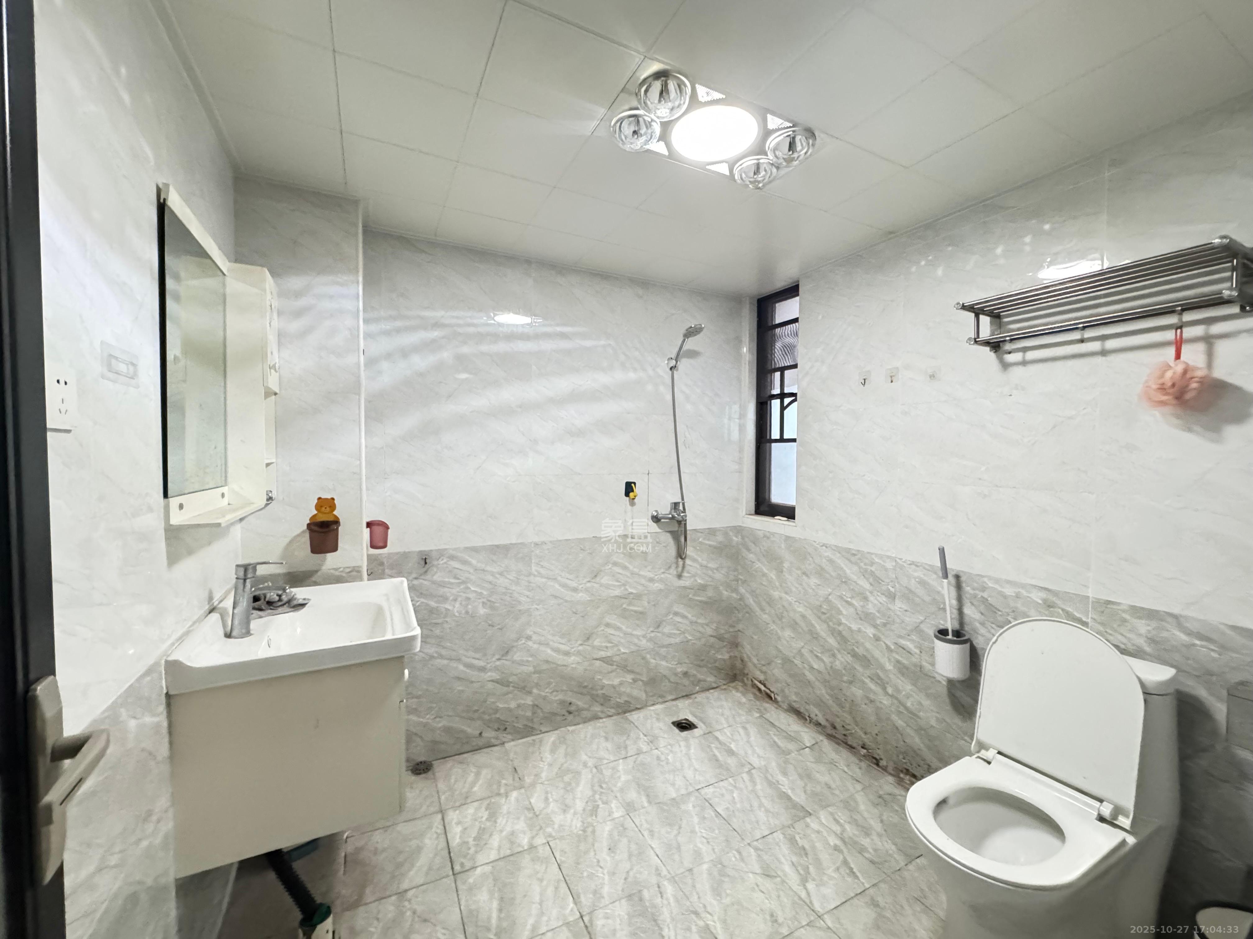 中欣楚天熙苑  3室2厅2卫    2500.0元/月 中欣楚天熙苑  3室2厅2卫    2500.0元/月室内图