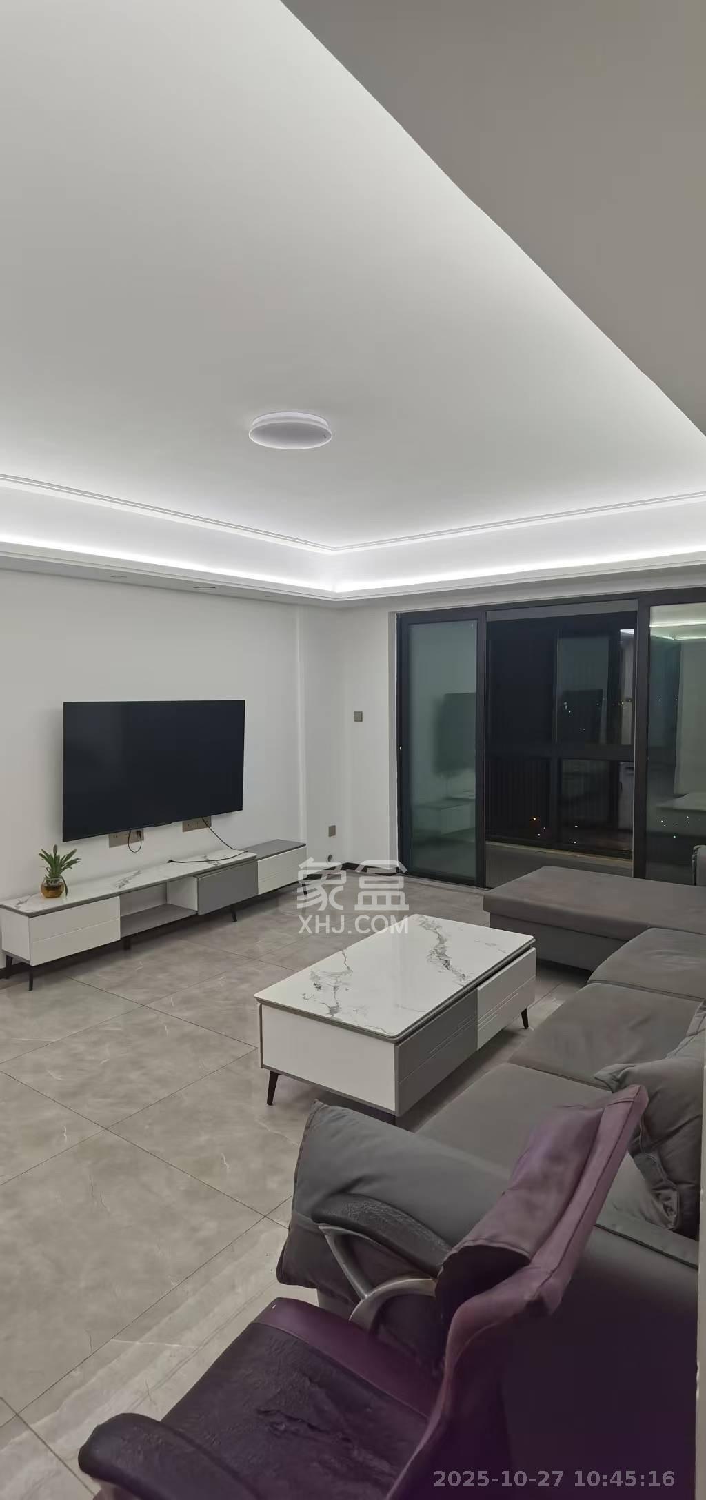 星城春晓  3室2厅2卫    2300.0元/月室内图1