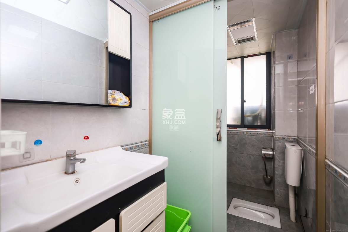 天麓尚层 3室2厅2卫 88.0万 天麓尚层 3室2厅2卫 88.0万卫生间