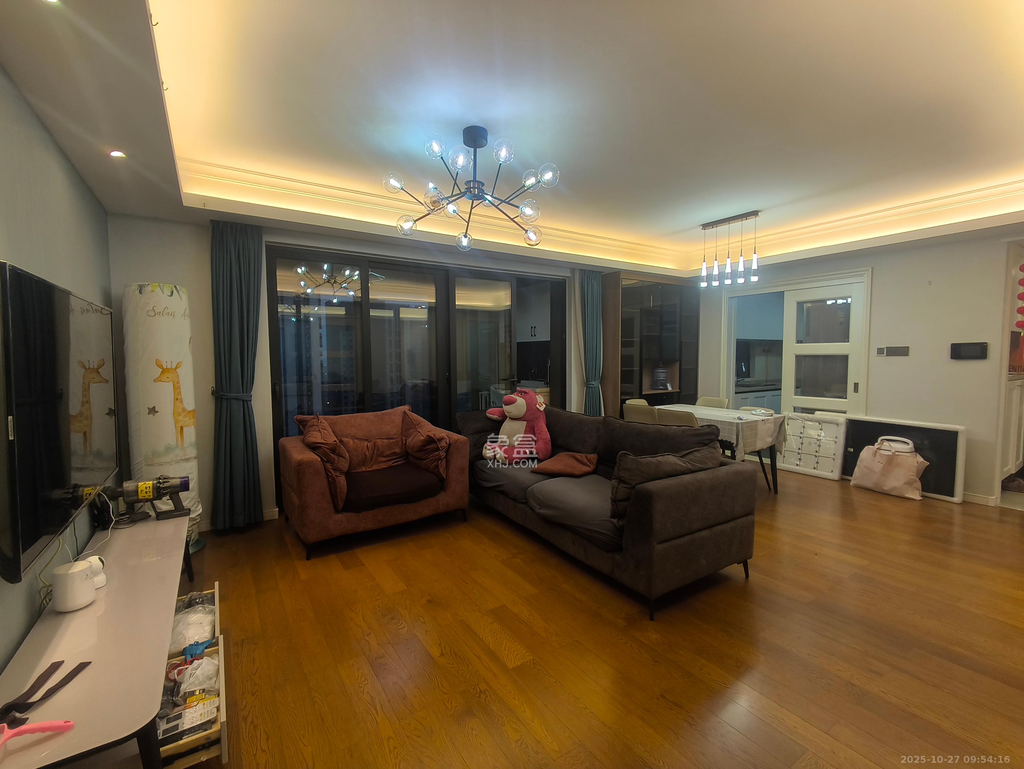 万科魅力之城锋镜里  4室2厅2卫    3500.0元/月 万科魅力之城锋镜里  4室2厅2卫    3500.0元/月