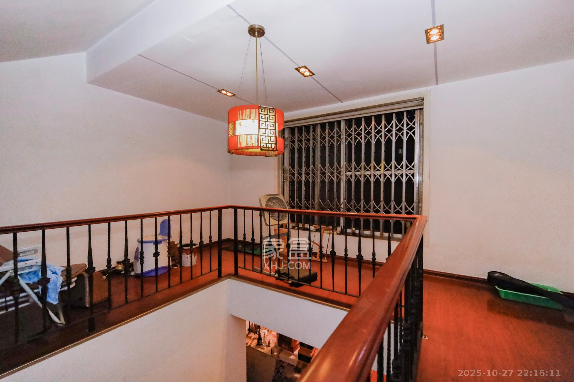 恒盛佳苑  3室2厅1卫    43.0万客厅