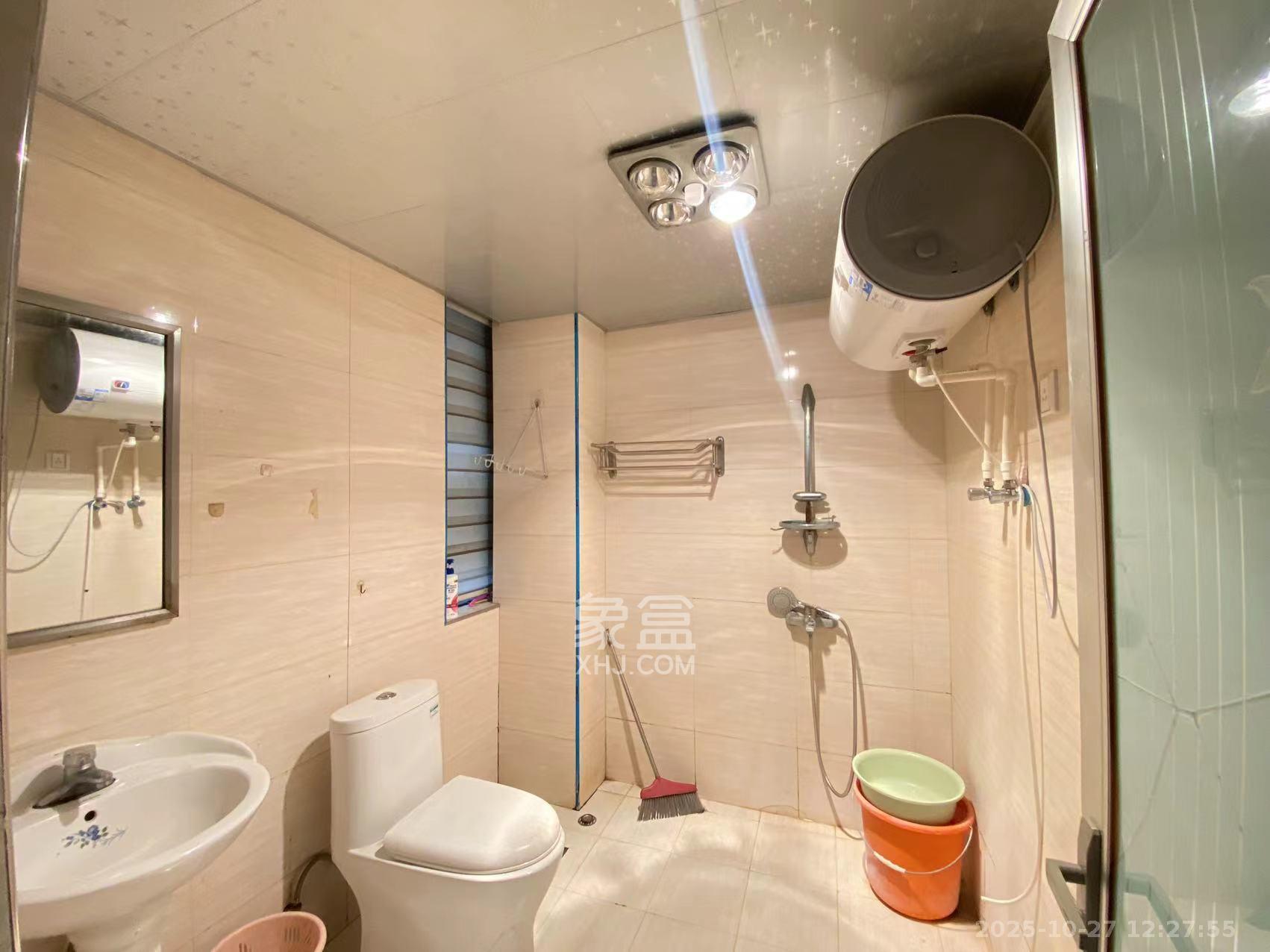 东岸梅园小区  1室1厅1卫    1300.0元/月 东岸梅园小区  1室1厅1卫    1300.0元/月室内图