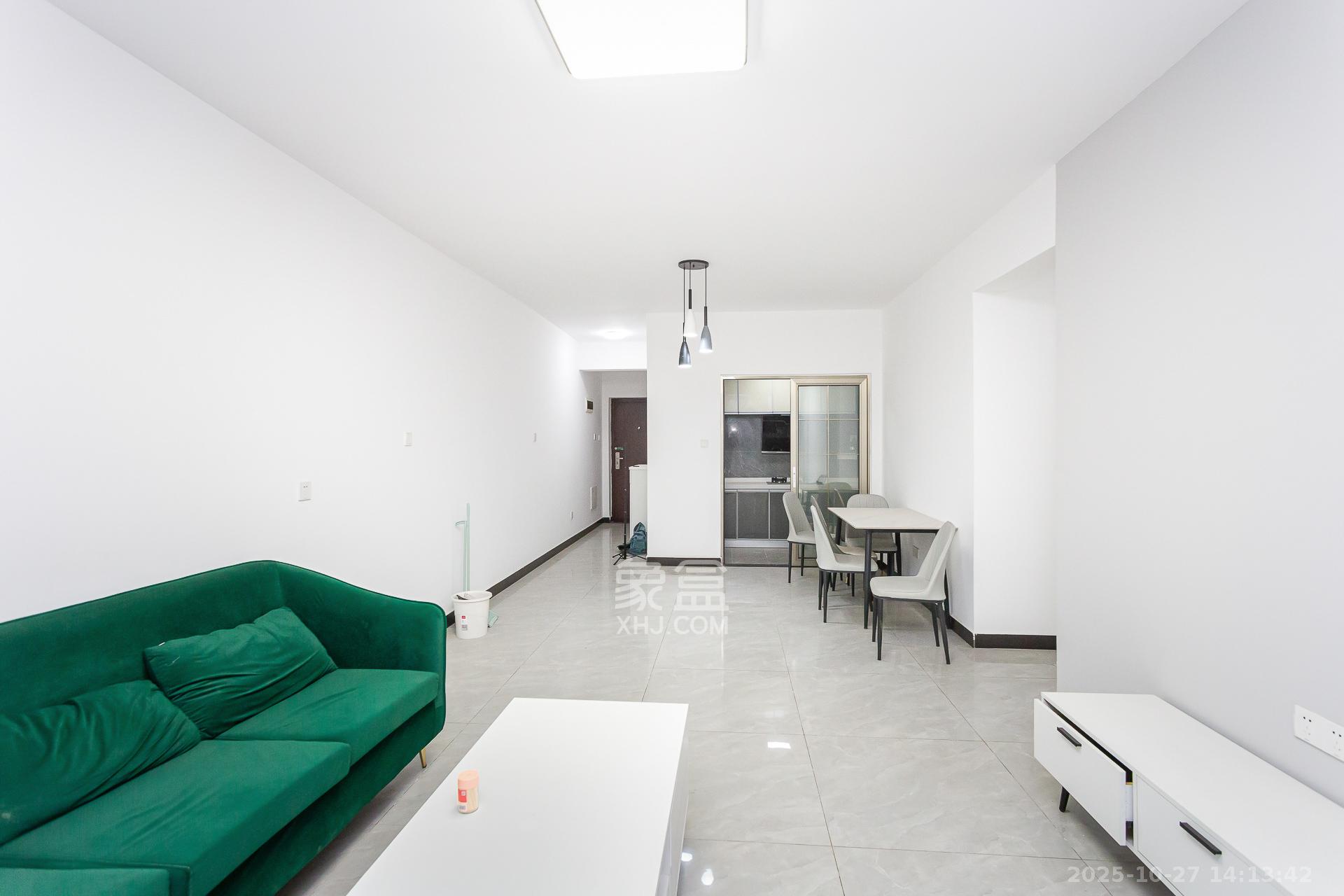 金湘苑(星澜之悦)  4室2厅2卫    71.0万 金湘苑(星澜之悦)  4室2厅2卫    71.0万客厅