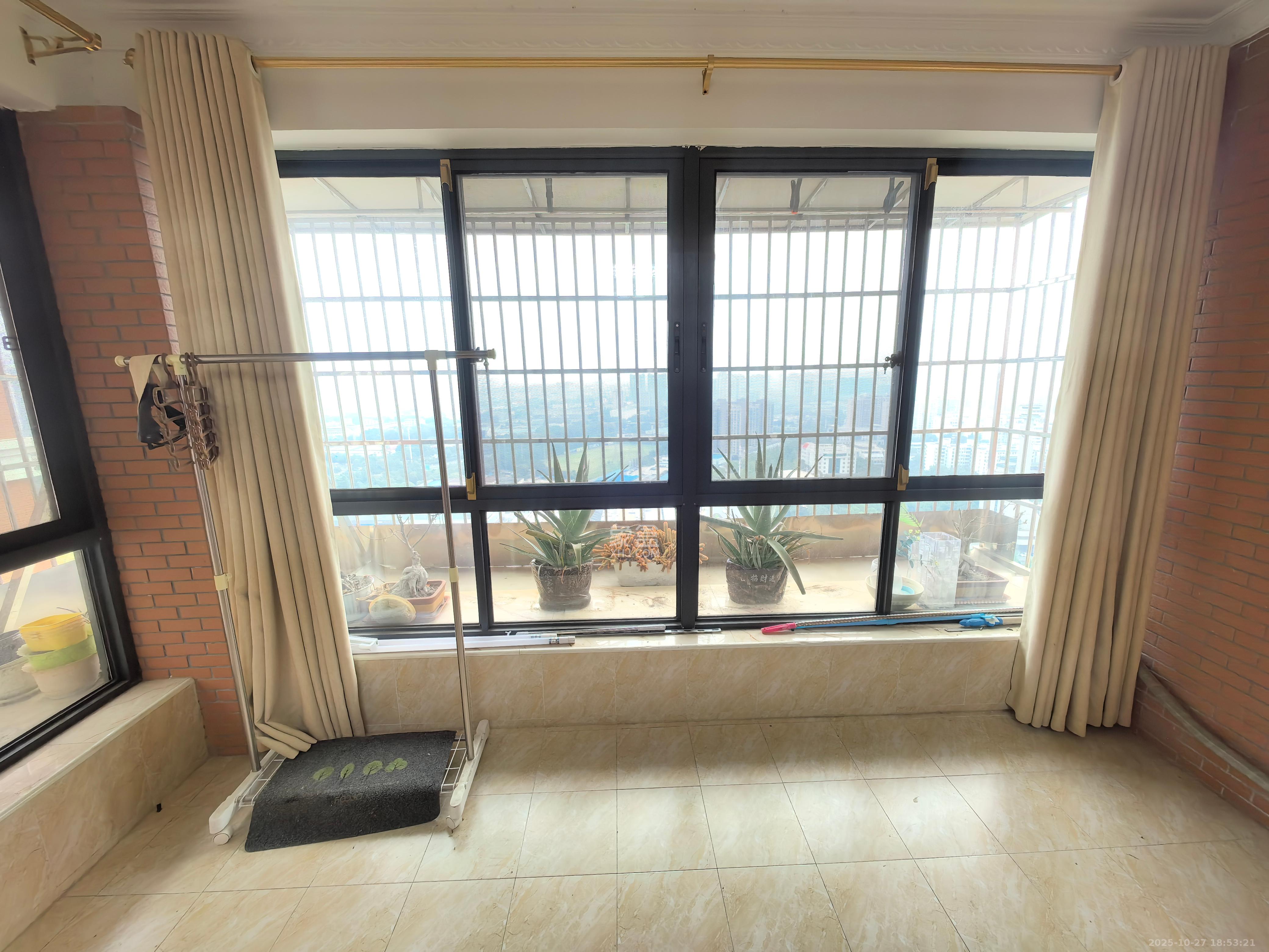 长永佳苑 2室2厅1卫 1700.0元/月 长永佳苑 2室2厅1卫 1700.0元/月室内图