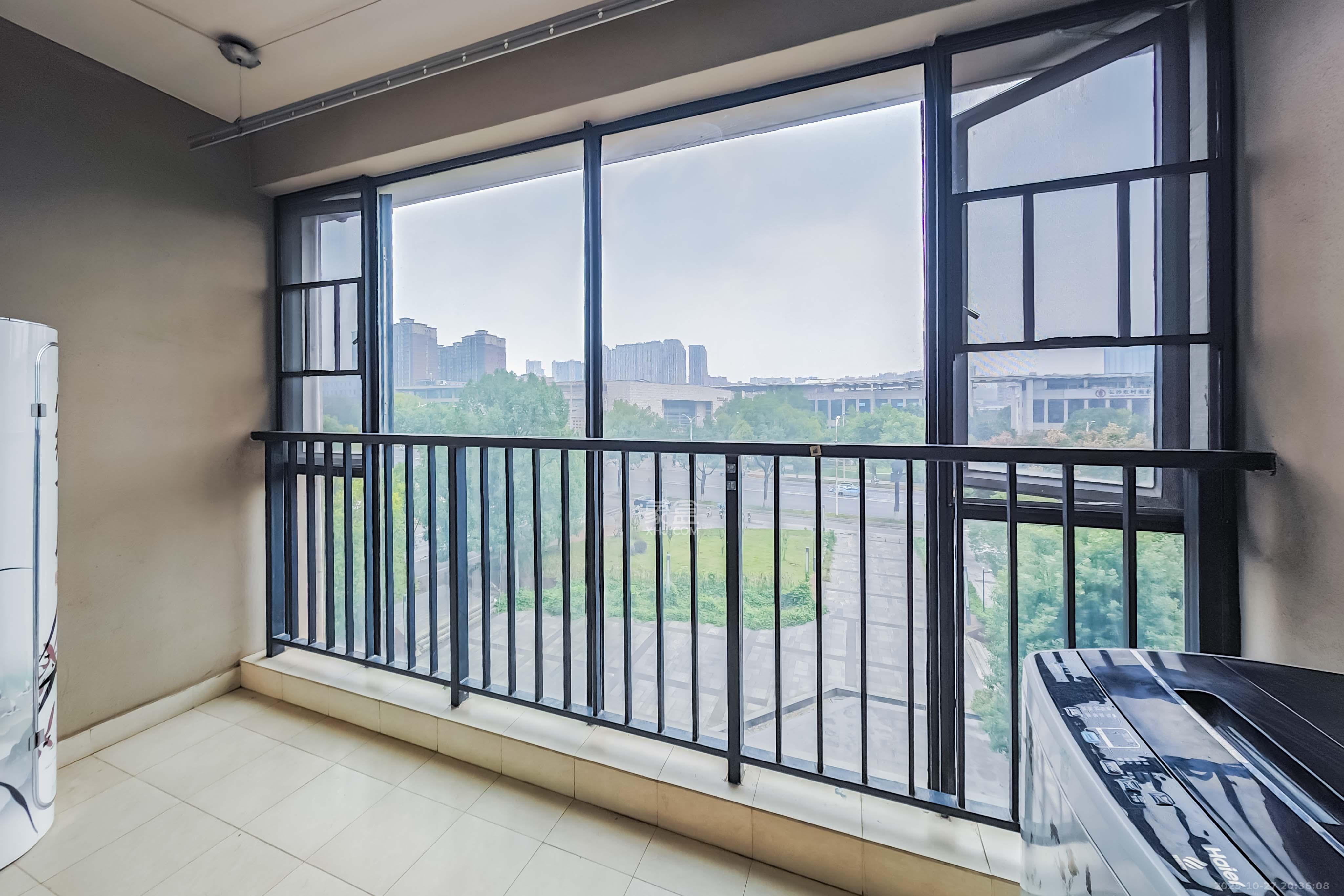 万科金域华府一期  3室2厅1卫    105.0万其他