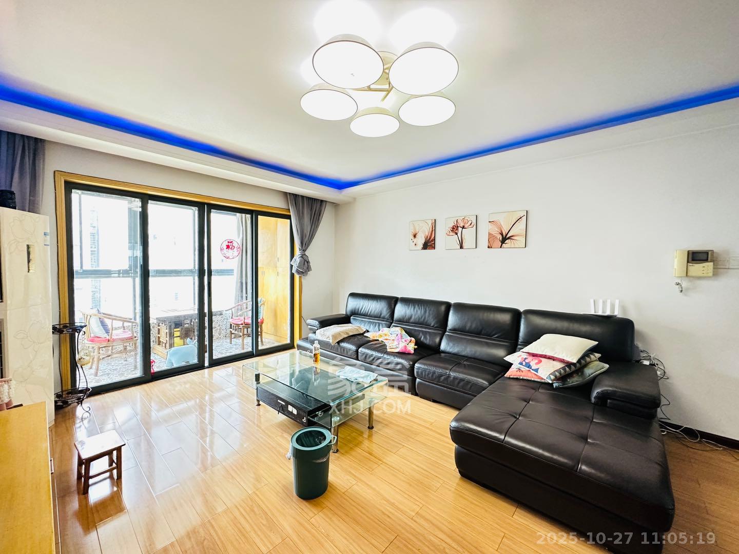 西子花苑  3室2厅2卫    3000.0元/月室内图