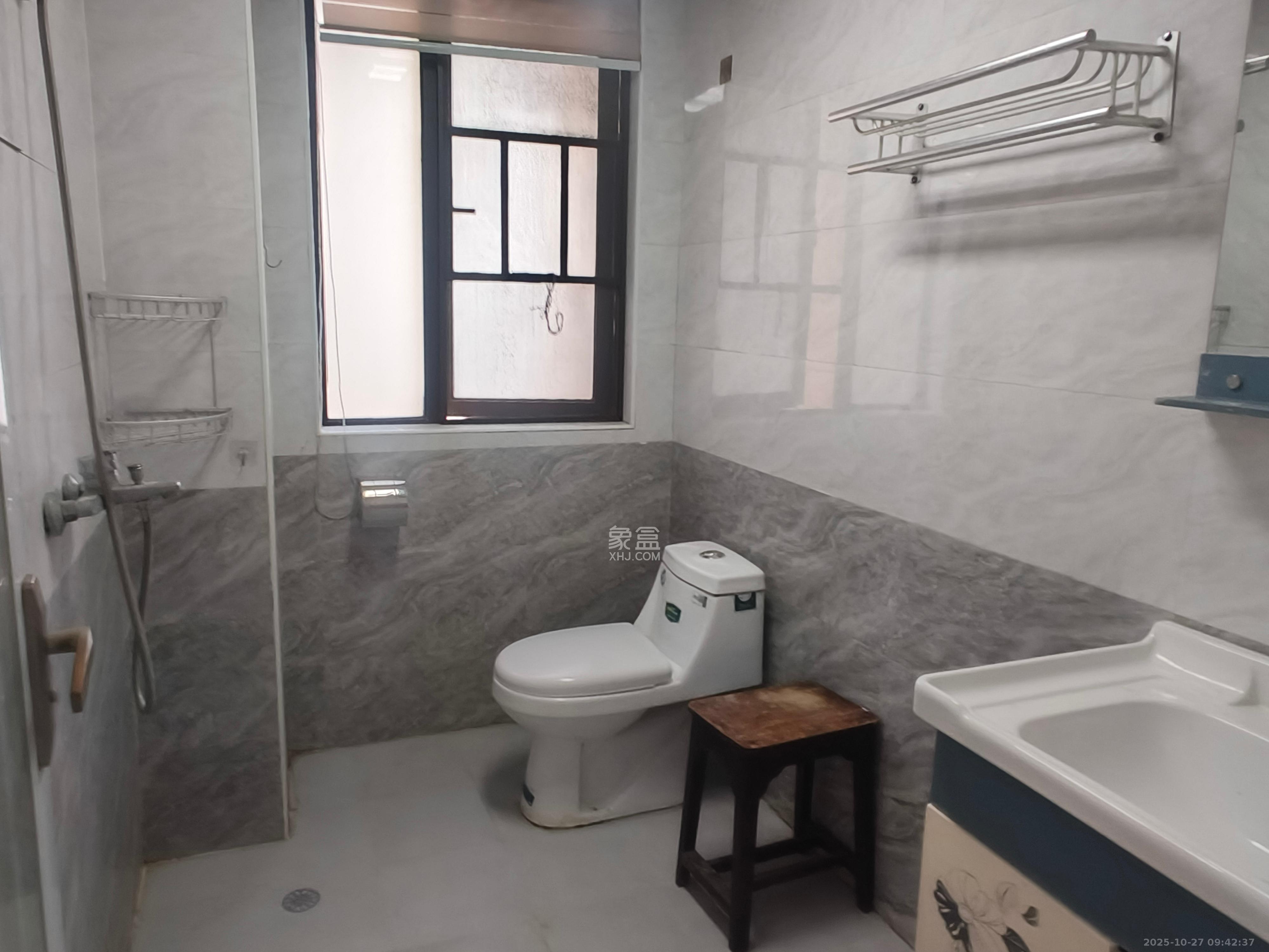 光明E城  4室2厅2卫    2800.0元/月室内图