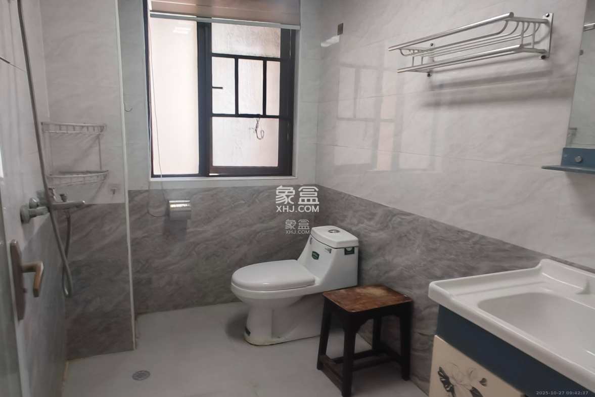 光明E城  4室2厅2卫    2800.0元/月 光明E城  4室2厅2卫    2800.0元/月室内图