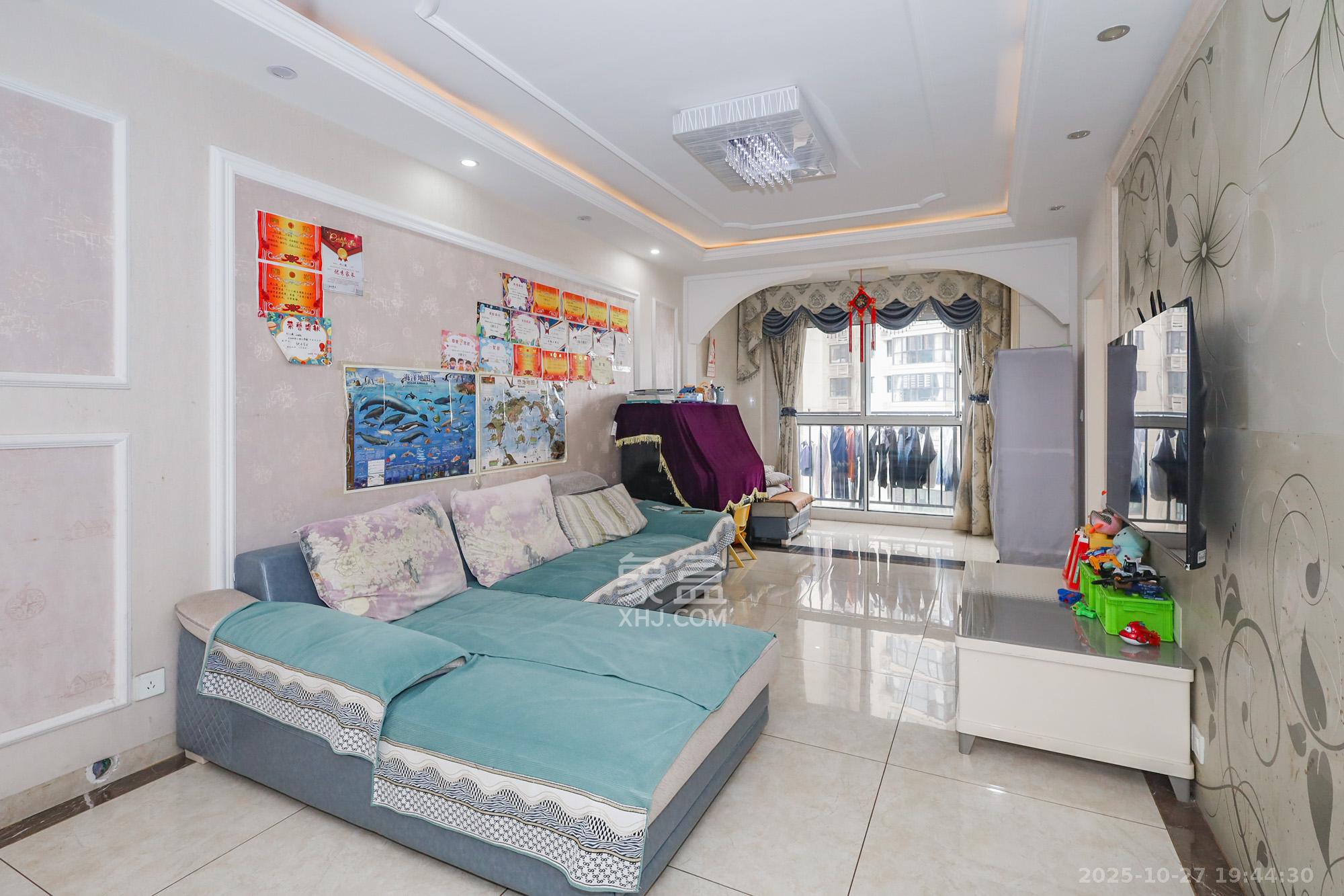 当代滨江MOMA 3室2厅1卫 120.0万 当代滨江MOMA 3室2厅1卫 120.0万客厅