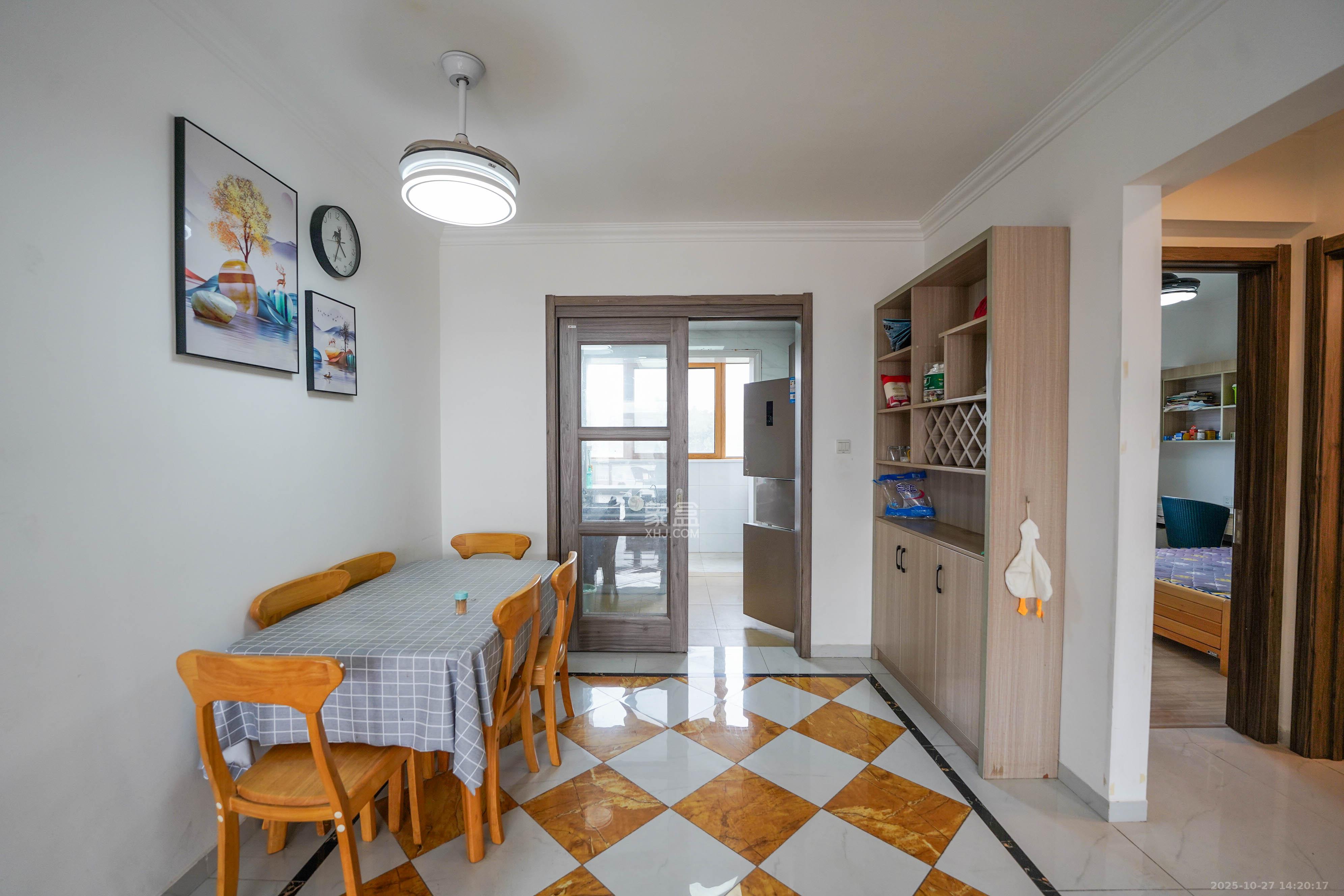 碧桂园公园壹号(凯怡茗苑)  3室2厅2卫    82.0万 碧桂园公园壹号(凯怡茗苑)  3室2厅2卫    82.0万客厅