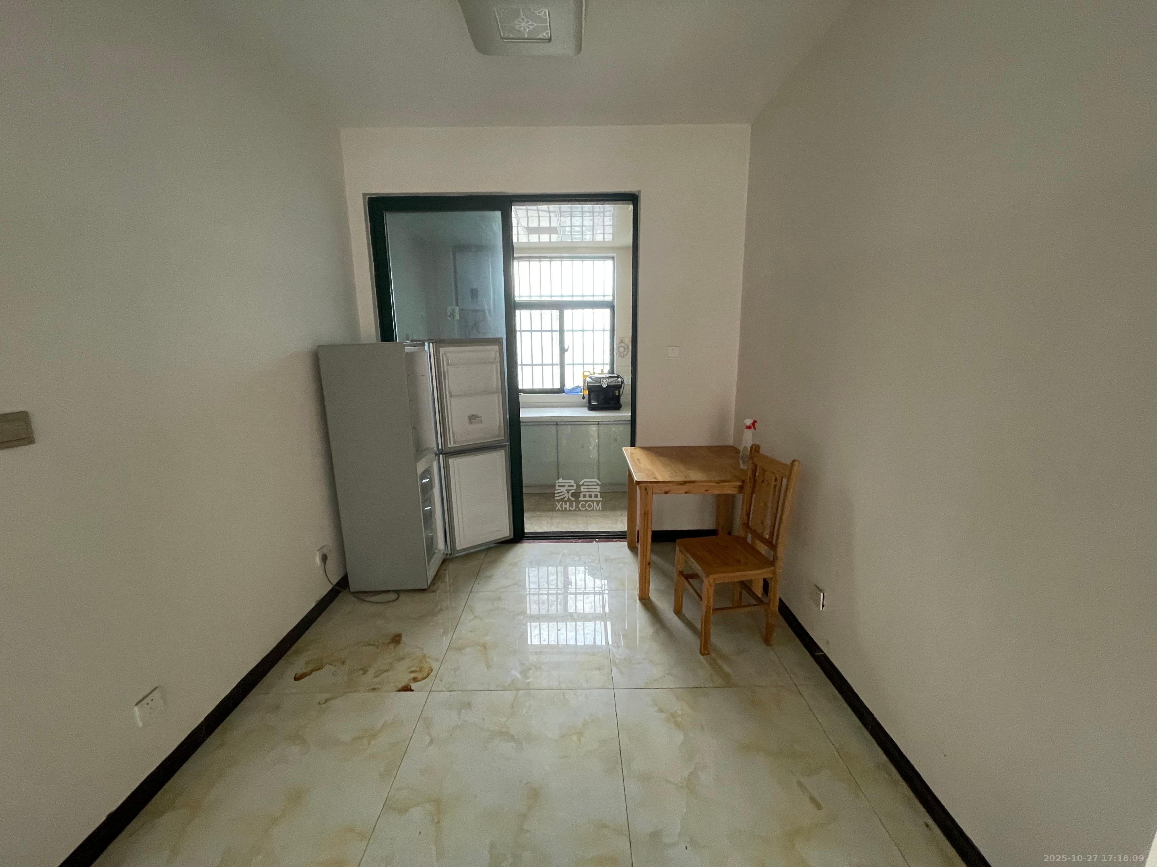 洋湖时代  3室1厅1卫    1900.0元/月室内图