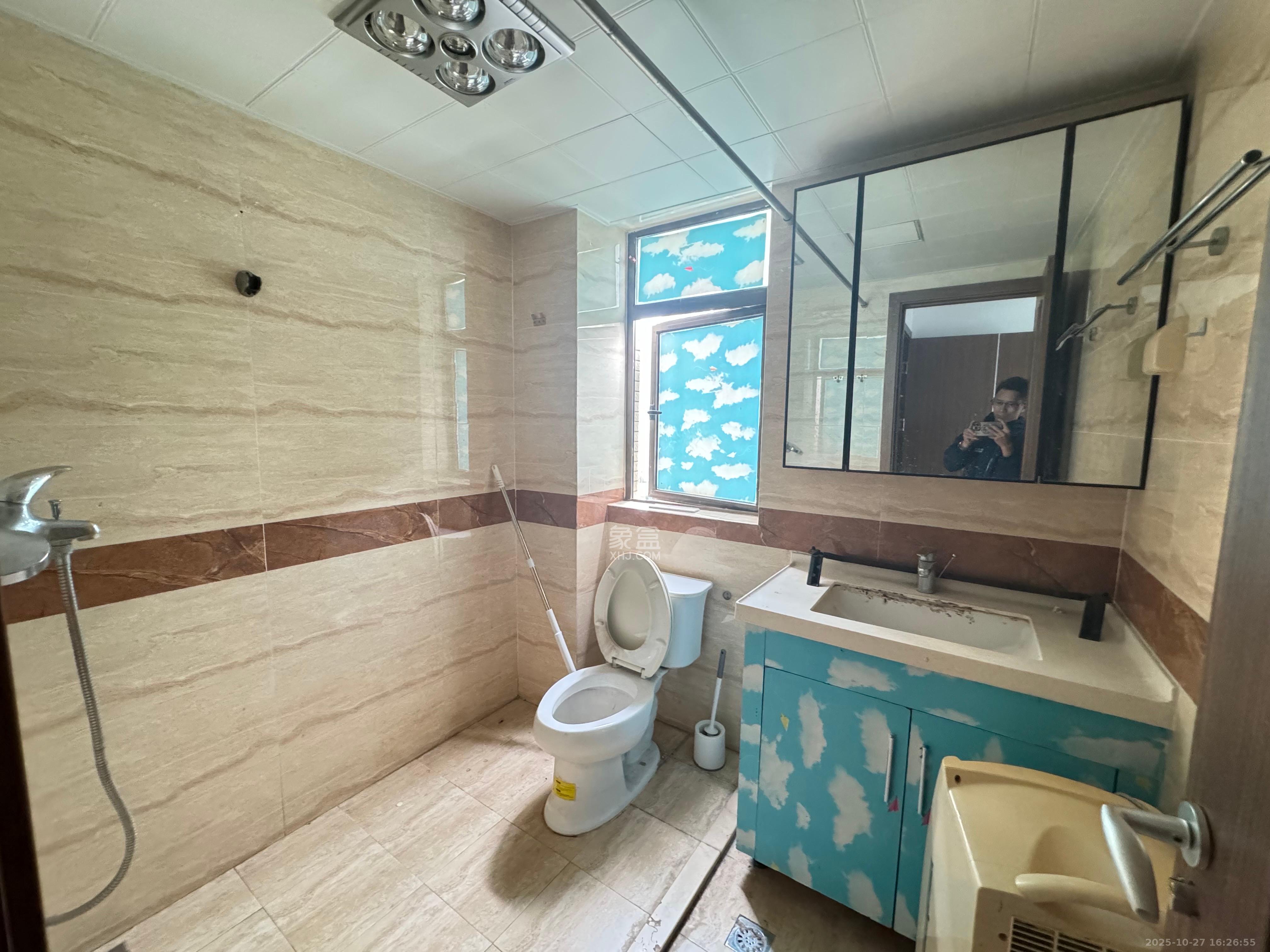 江山帝景哈佛  3室2厅2卫    2000.0元/月室内图