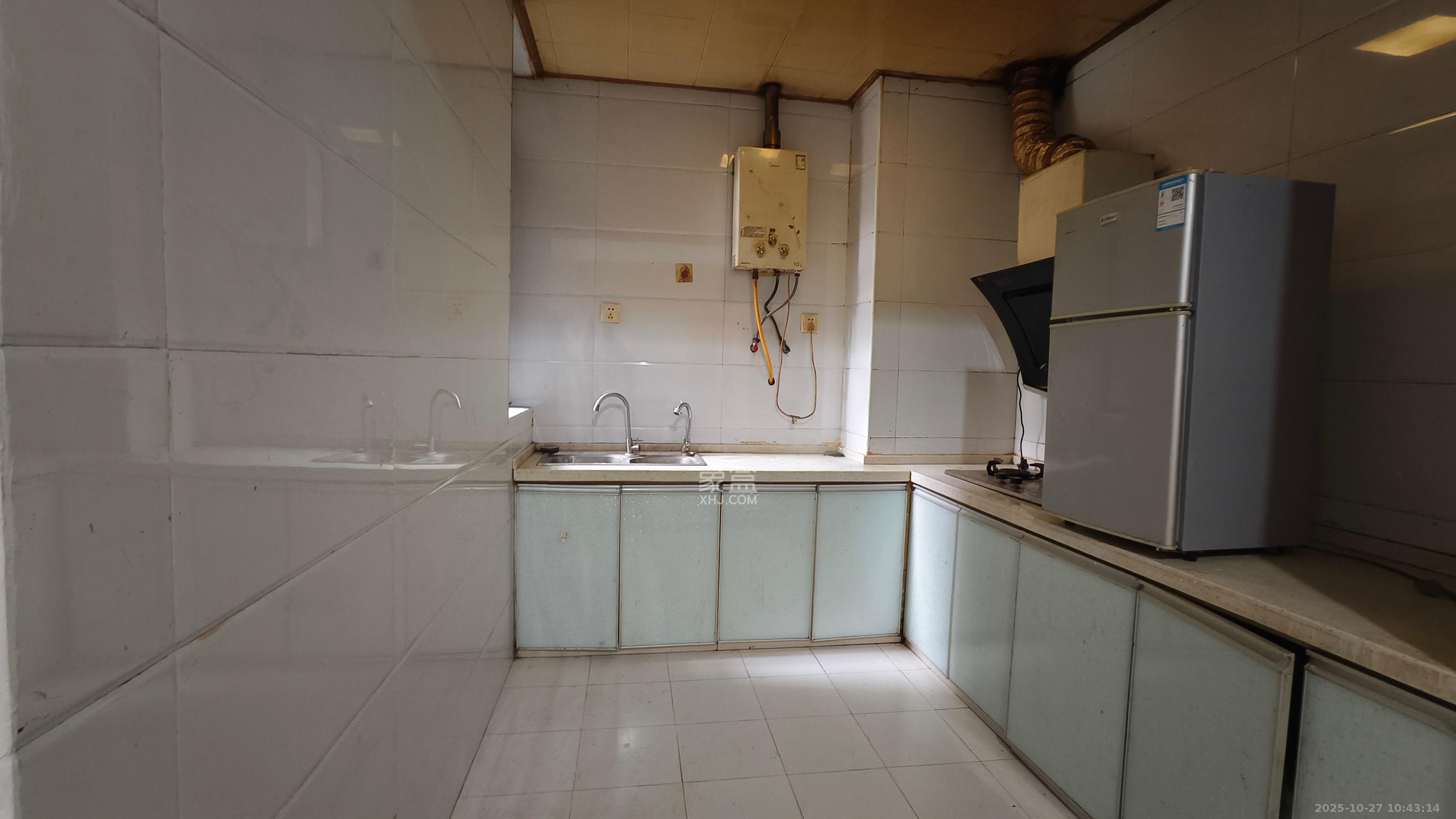 香芙嘉园(广铁湘府嘉园)  3室2厅1卫    2000.0元/月 香芙嘉园(广铁湘府嘉园)  3室2厅1卫    2000.0元/月室内图