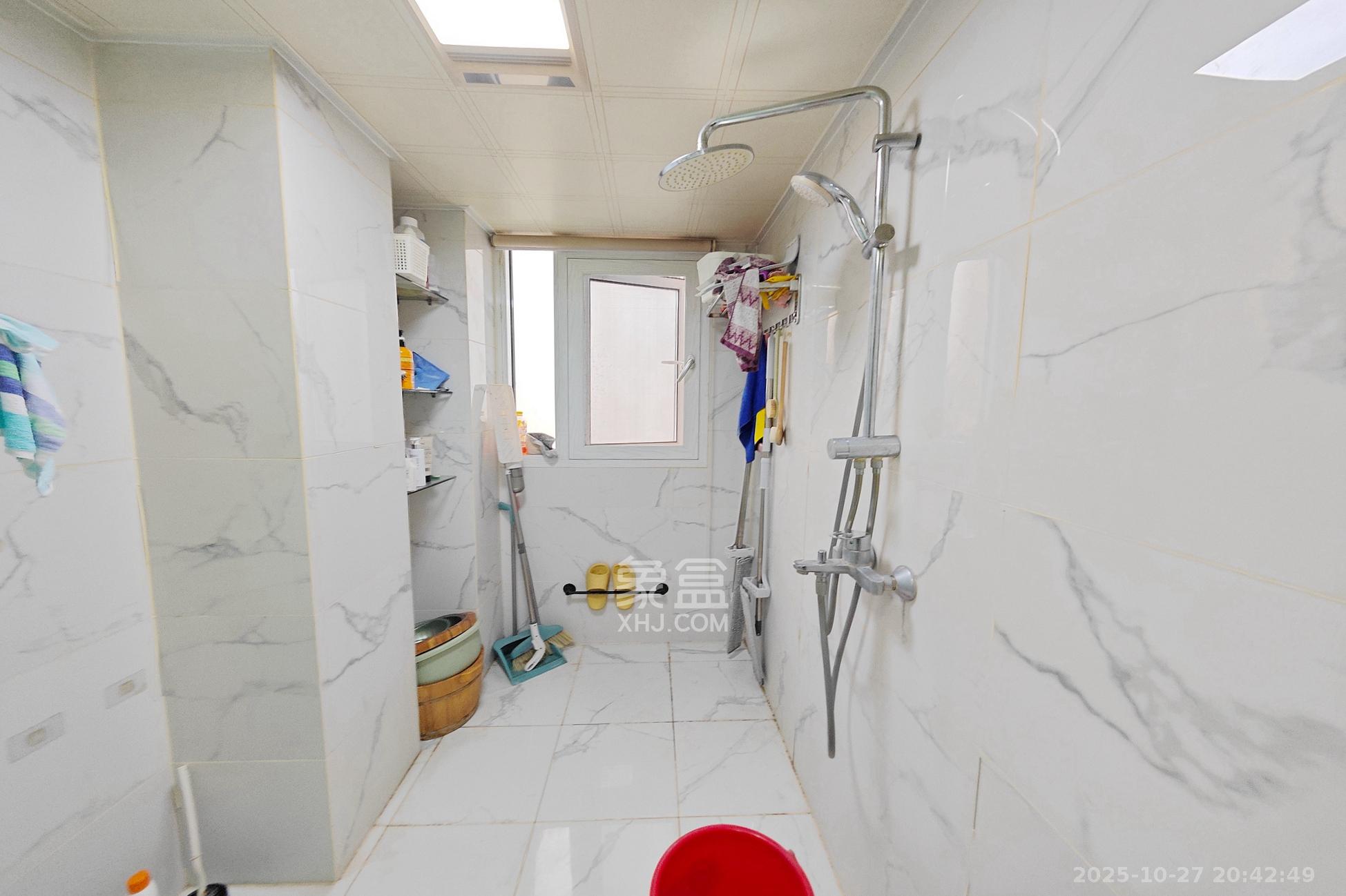 建发中央悦府 3室2厅2卫 180.0万 建发中央悦府 3室2厅2卫 180.0万其他