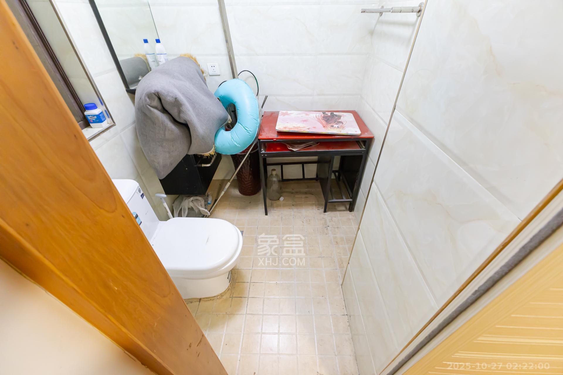 长沙玫瑰园  1室2厅2卫    65.0万卫生间