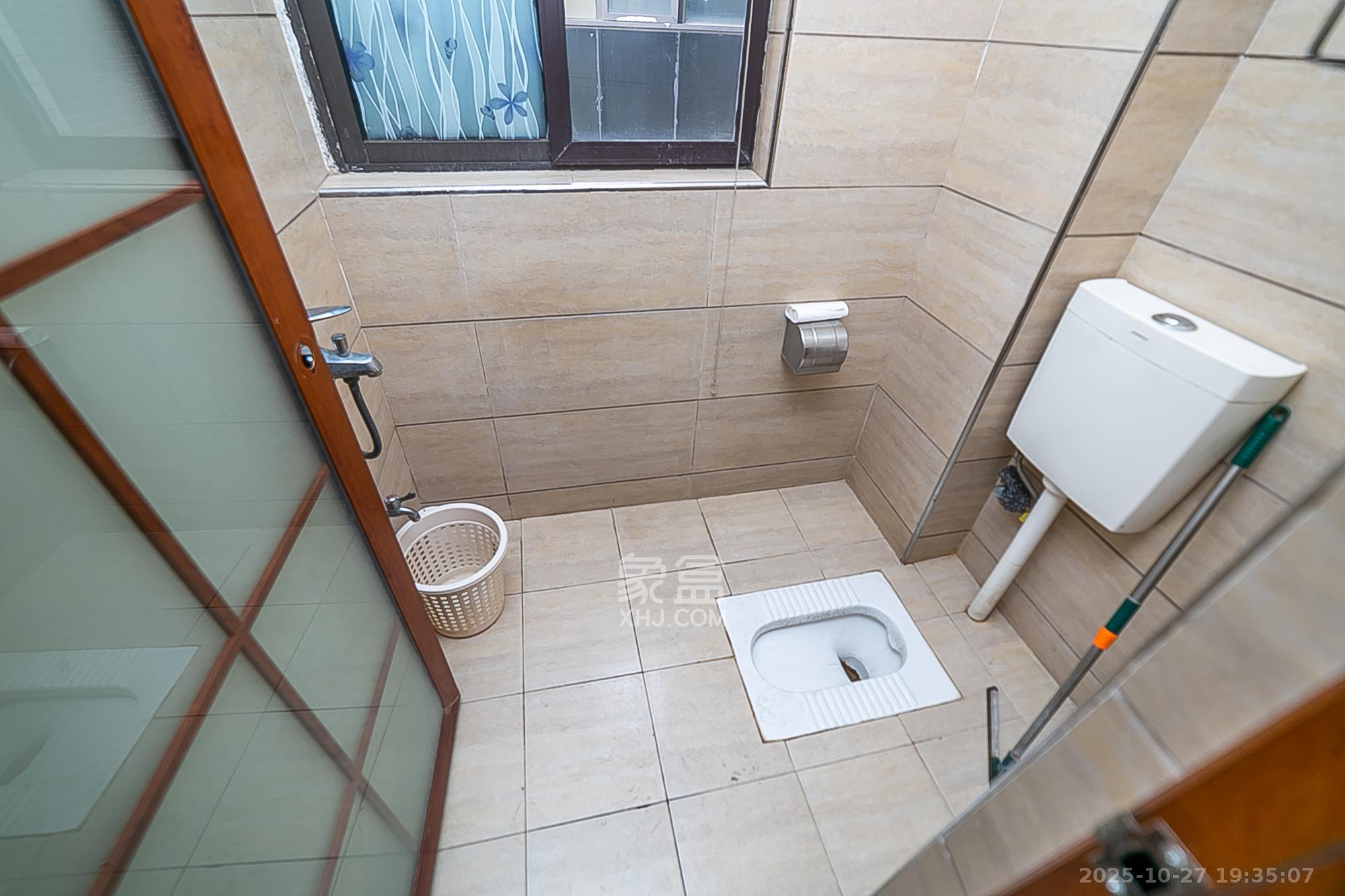 通用时代国际社区  3室2厅1卫    120.0万卫生间