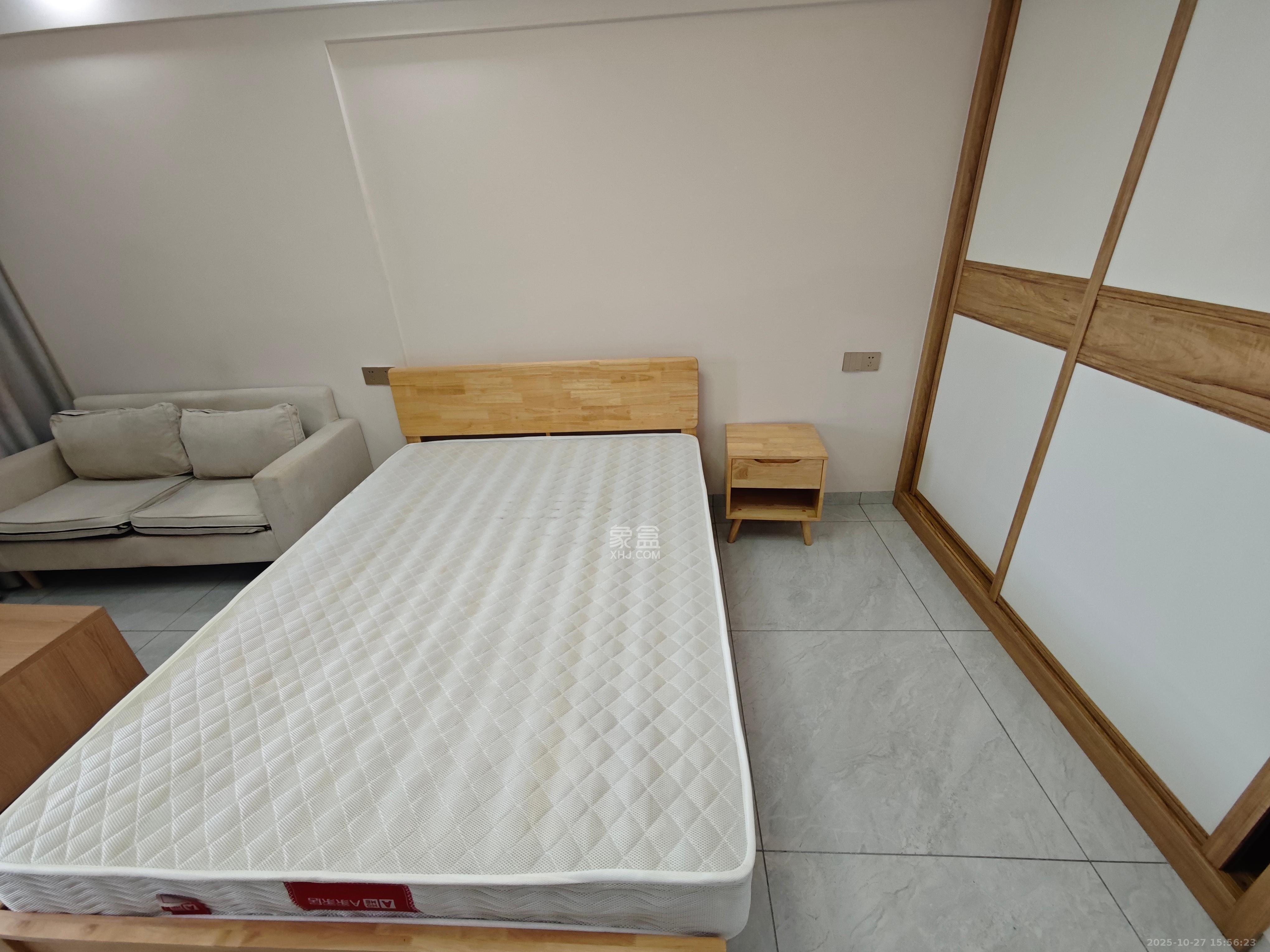 国泰九龙湾  1室1厅1卫    1300.0元/月室内图