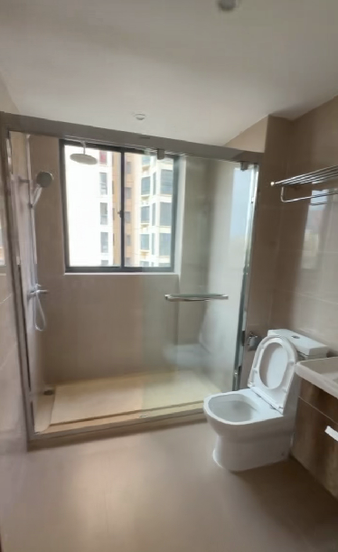 粤泰滨江花园  4室2厅2卫    220.0万客厅