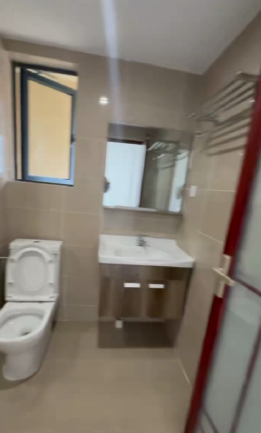 粤泰滨江花园  4室2厅2卫    220.0万客厅