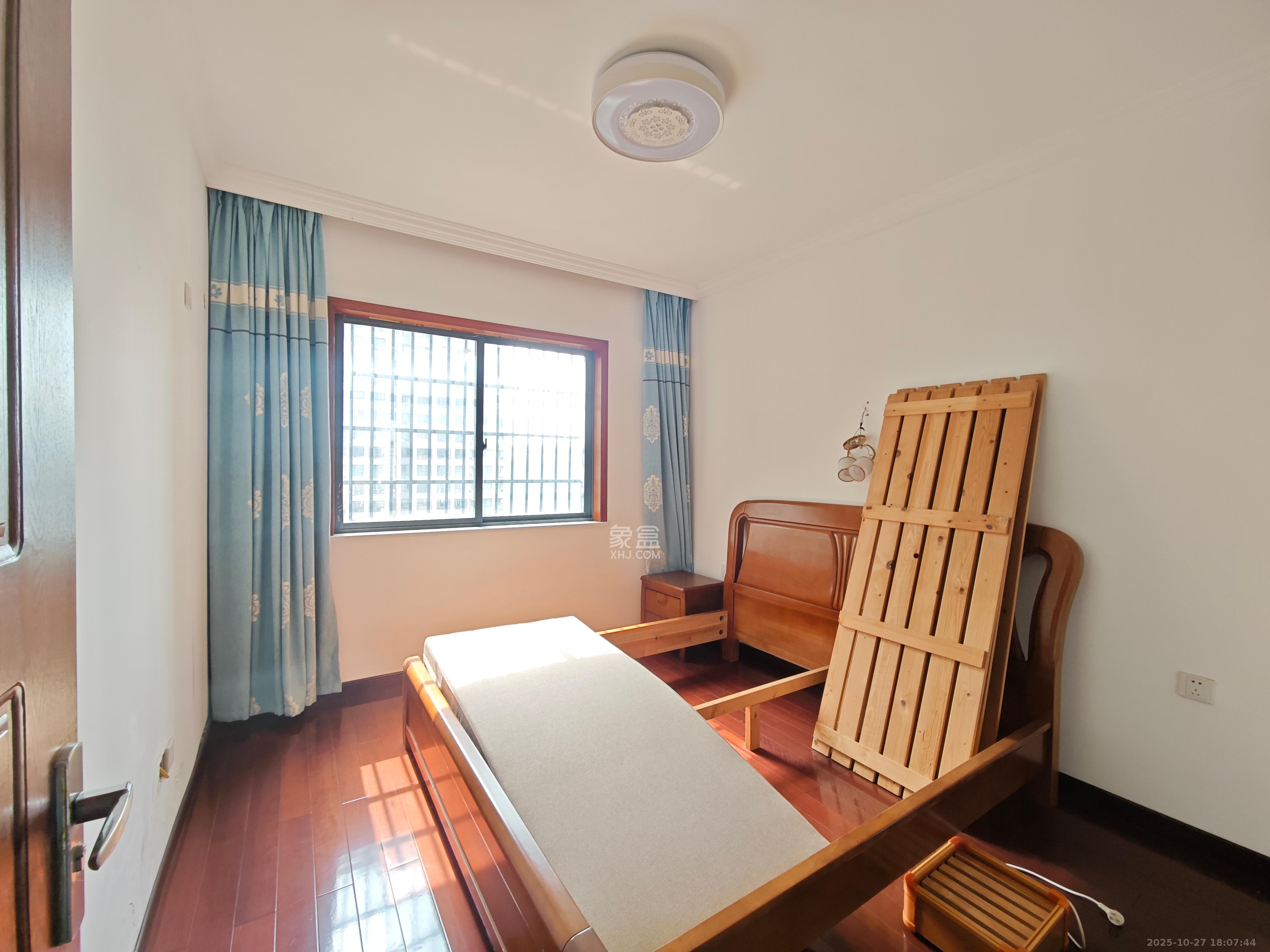 天麓尚层  3室2厅1卫    2300.0元/月室内图