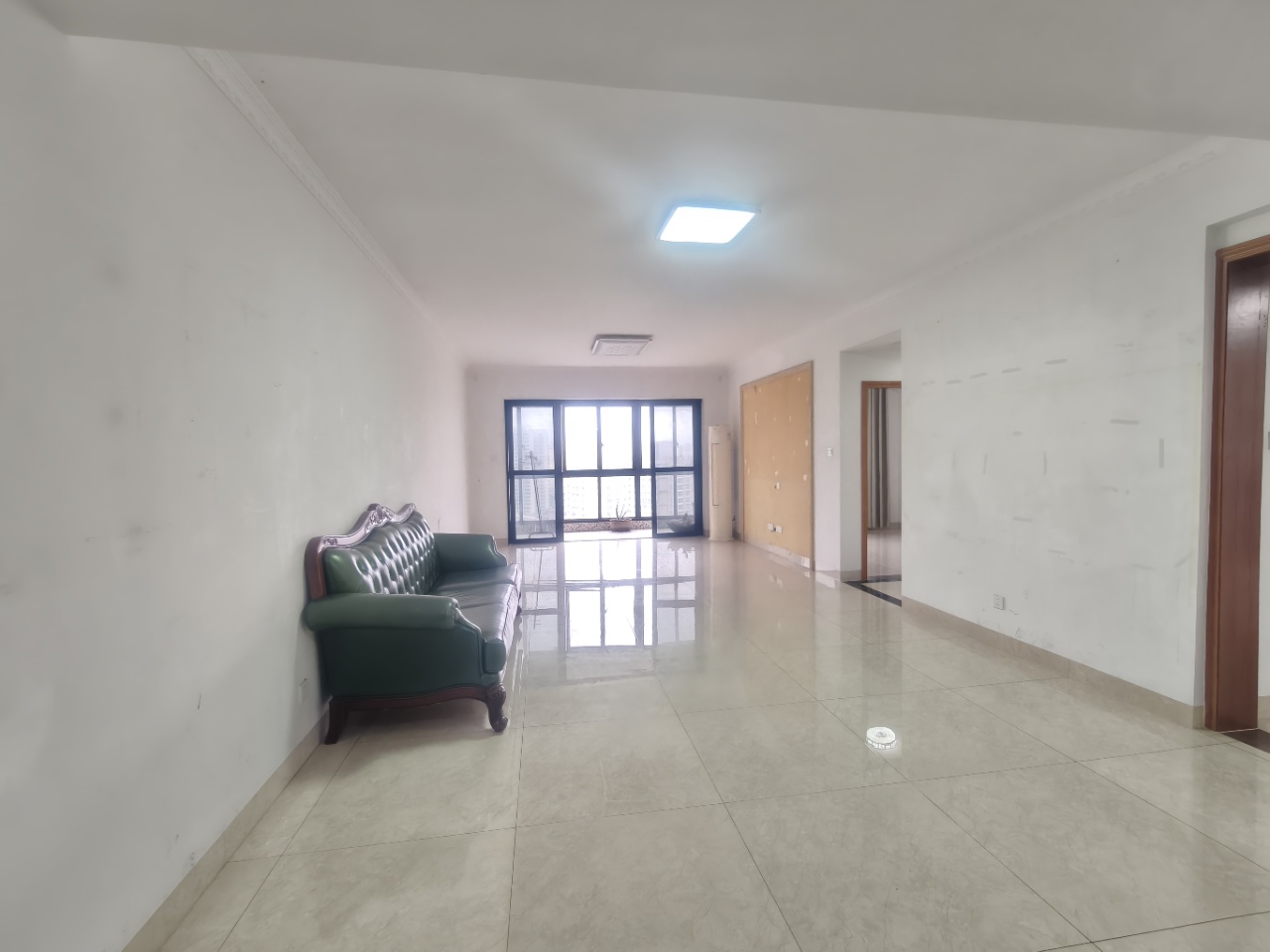 洛杉矶城  3室2厅2卫    3800.0元/月室内图