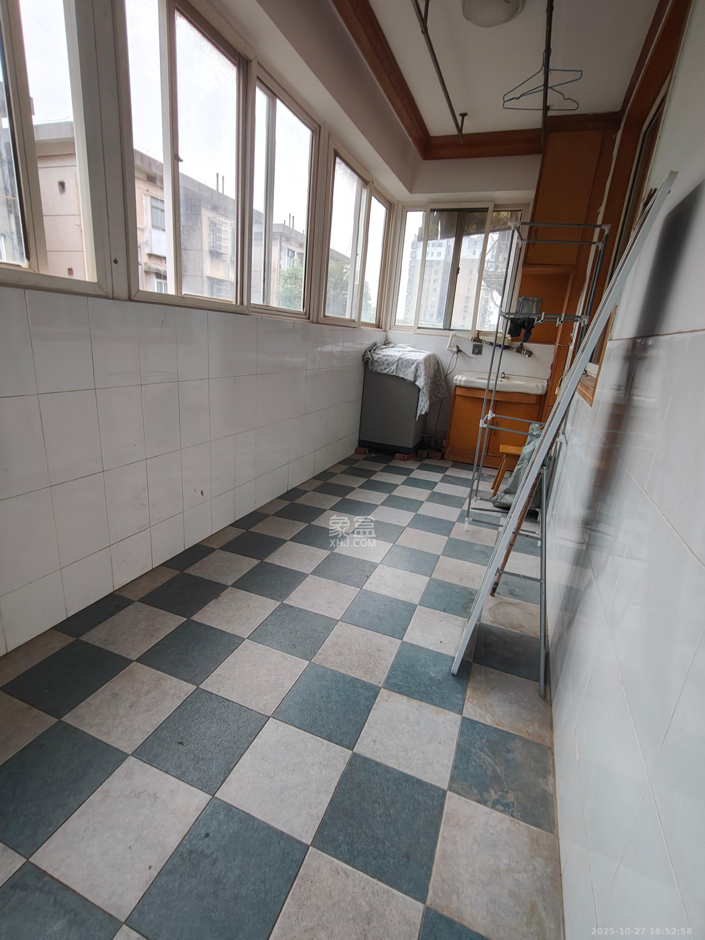 中建五局信和苑二区  3室2厅1卫    1500.0元/月 中建五局信和苑二区  3室2厅1卫    1500.0元/月室内图