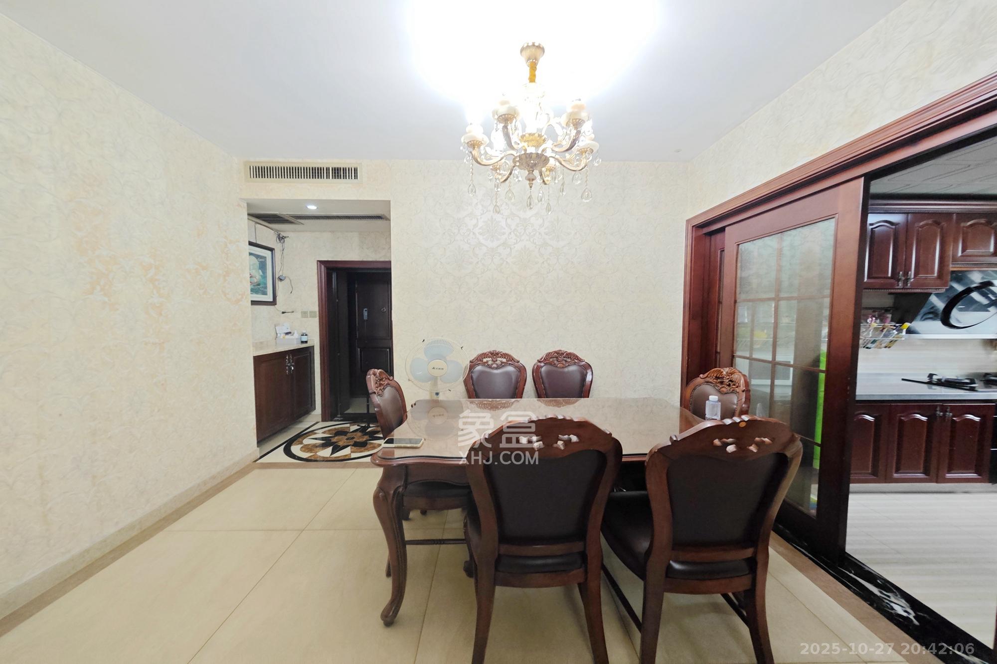 佳润新城（佳润新都）  4室2厅2卫    175.0万客厅