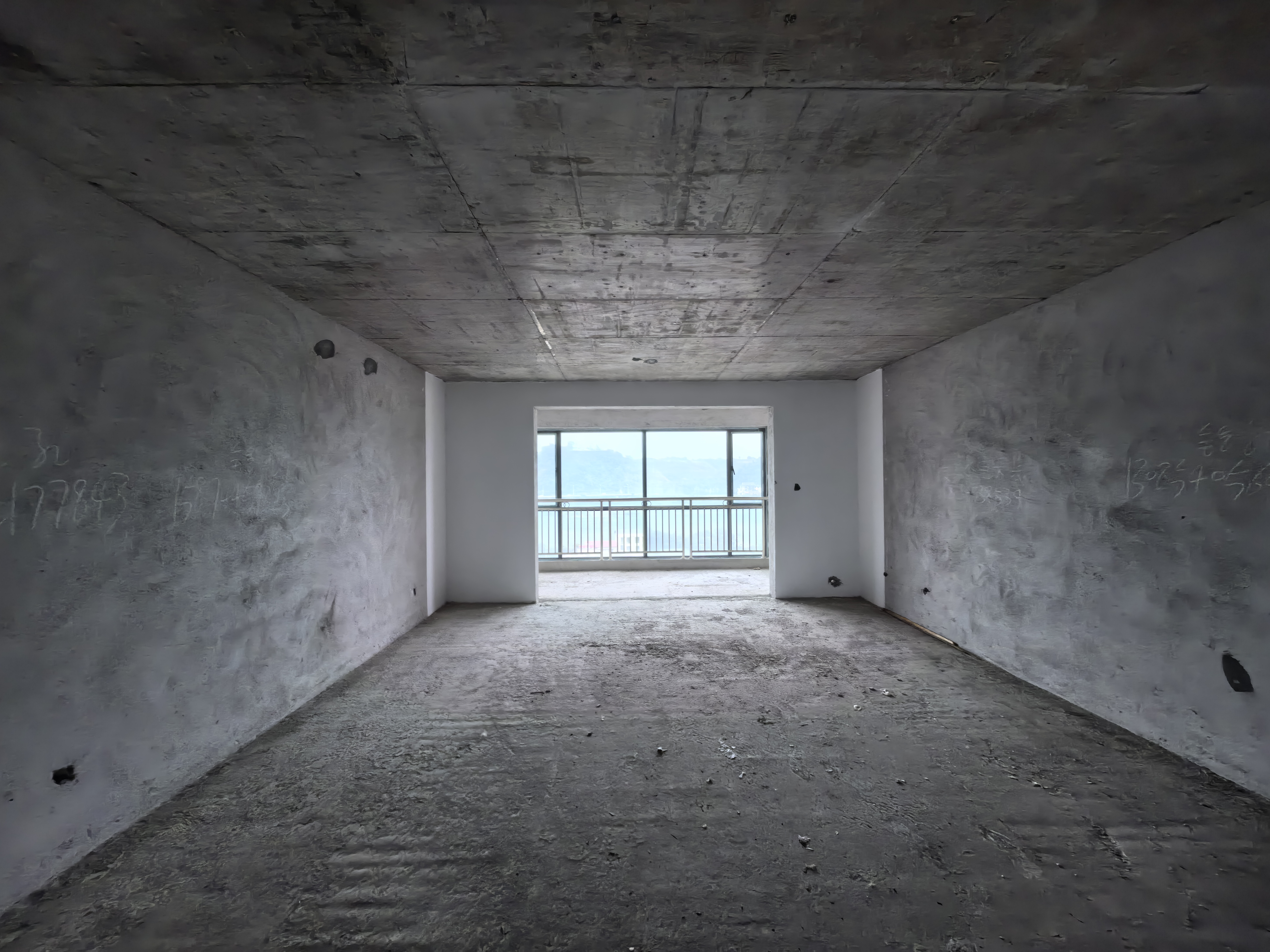 山水印象澜庭 4室2厅2卫 135.0万 山水印象澜庭 4室2厅2卫 135.0万客厅