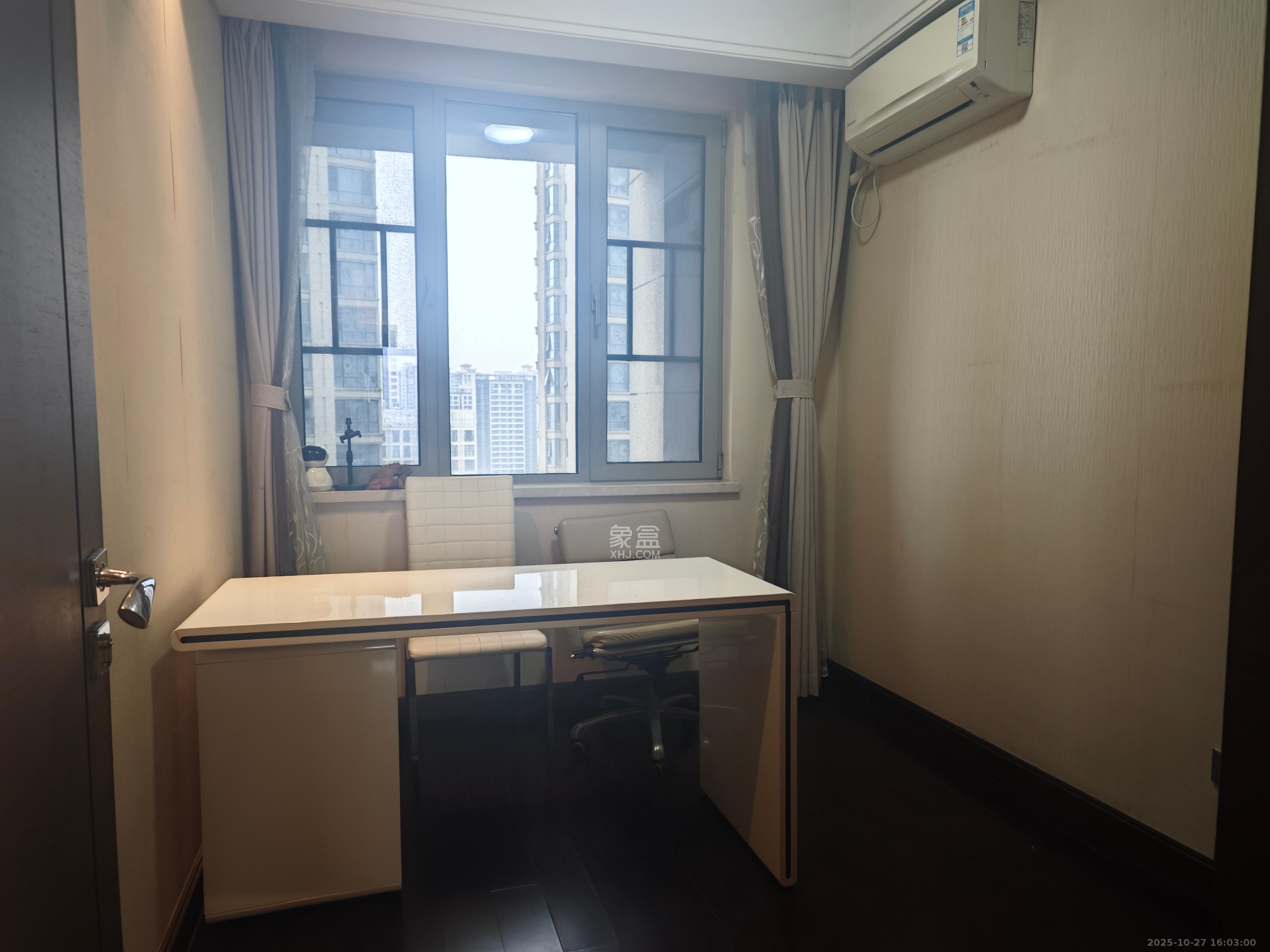 梅溪湖金茂府(金茂广场)(金茂览秀城)  1室2厅2卫    4800.0元/月 梅溪湖金茂府(金茂广场)(金茂览秀城)  1室2厅2卫    4800.0元/月室内图1