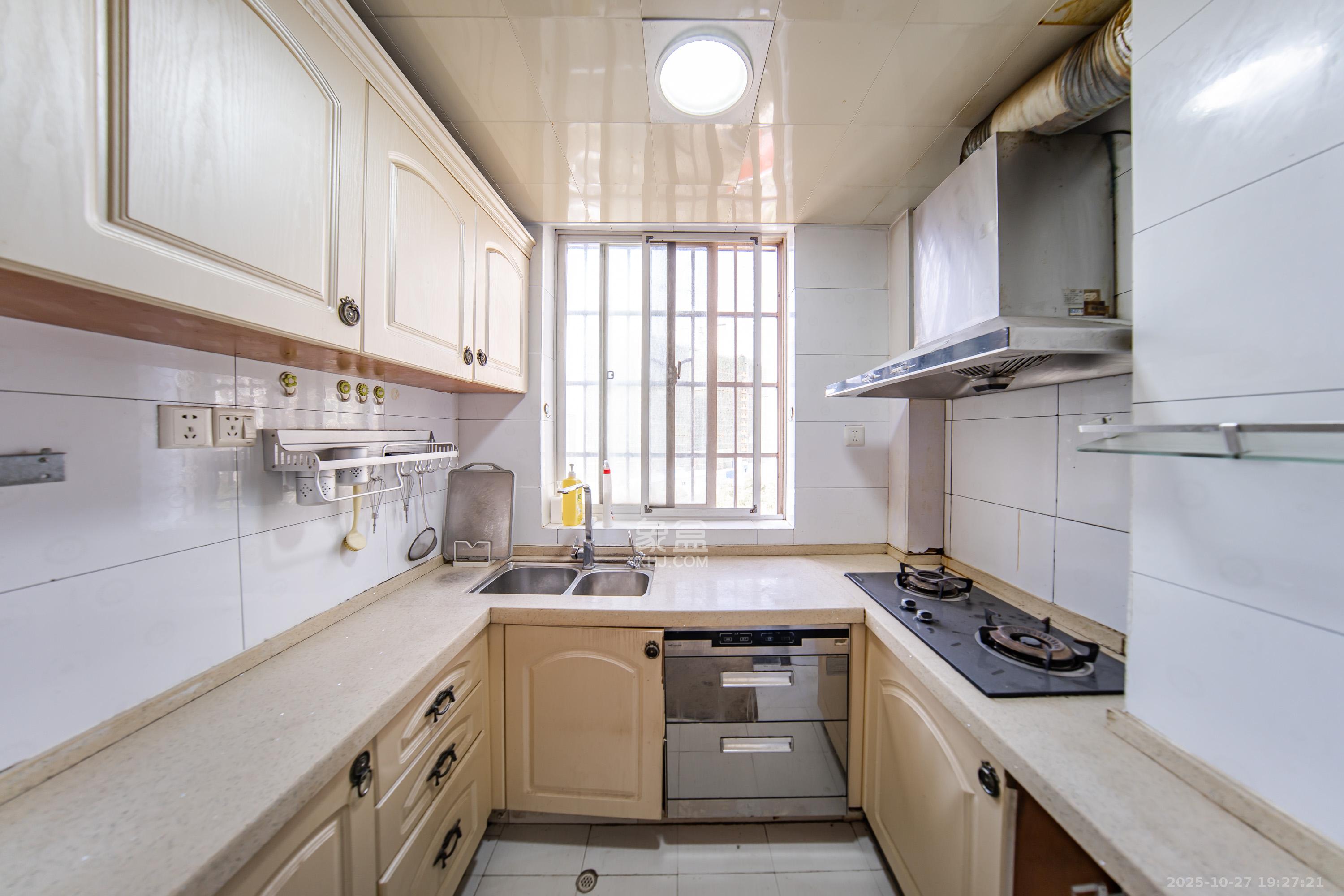 润芳园 3室2厅1卫 75.0万 润芳园 3室2厅1卫 75.0万厨房