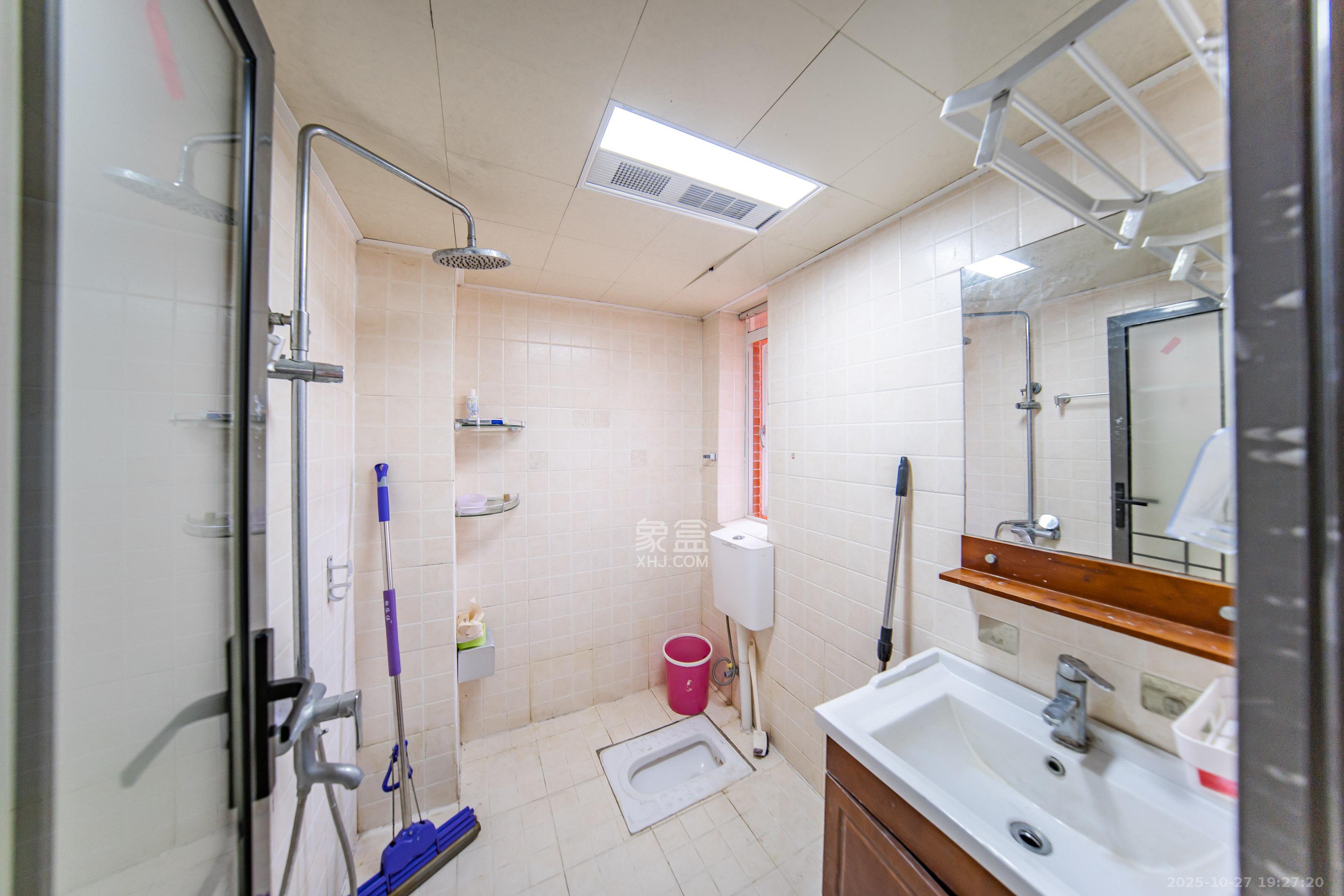 润芳园  3室2厅1卫    75.0万卫生间