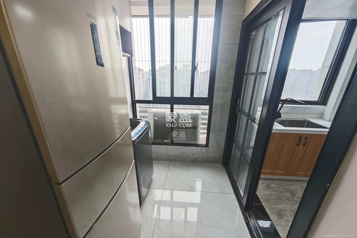 国泰九龙湾  1室1厅1卫    1300.0元/月 国泰九龙湾  1室1厅1卫    1300.0元/月室内图