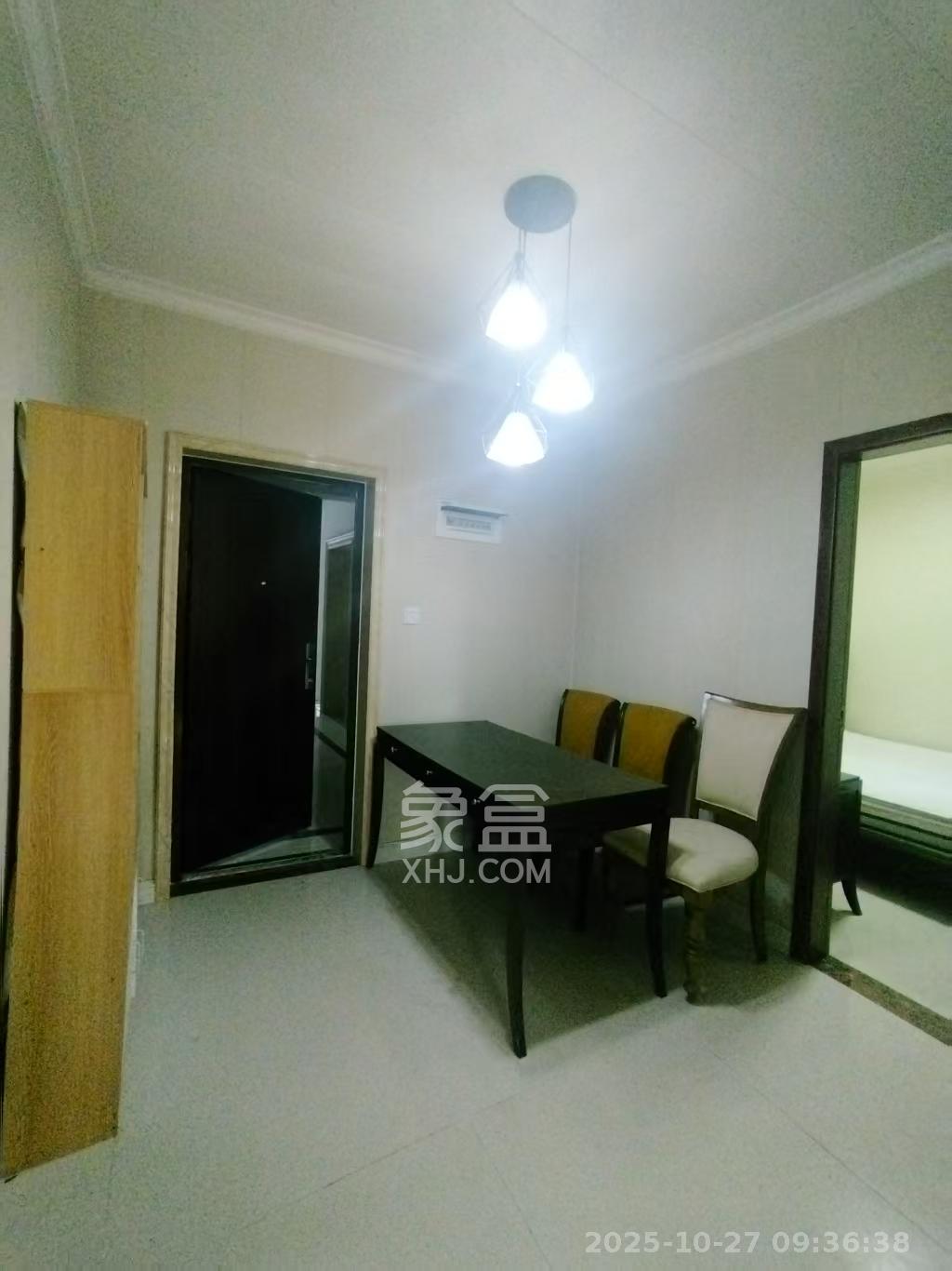 荣盛花语城  3室2厅1卫    1800.0元/月 荣盛花语城  3室2厅1卫    1800.0元/月室内图