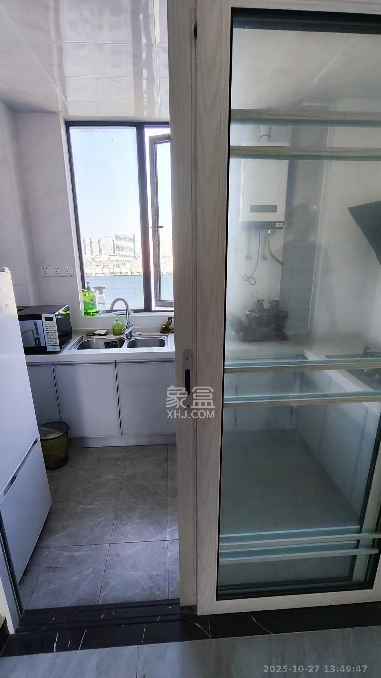 天翼花园(中国电信单位房)  3室2厅2卫    3500.0元/月 天翼花园(中国电信单位房)  3室2厅2卫    3500.0元/月室内图