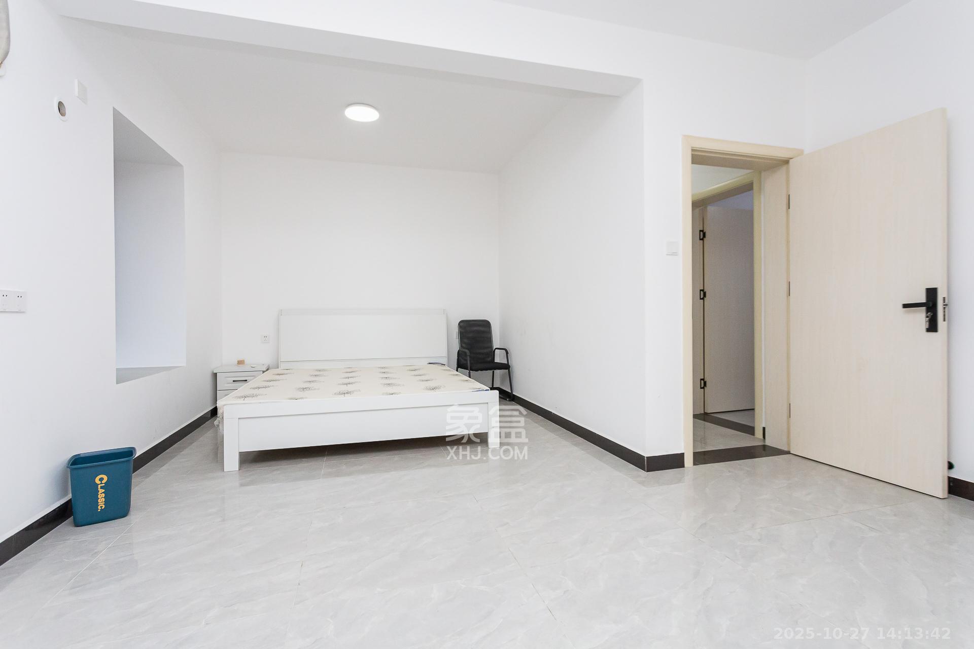 金湘苑(星澜之悦)  4室2厅2卫    71.0万 金湘苑(星澜之悦)  4室2厅2卫    71.0万卧室