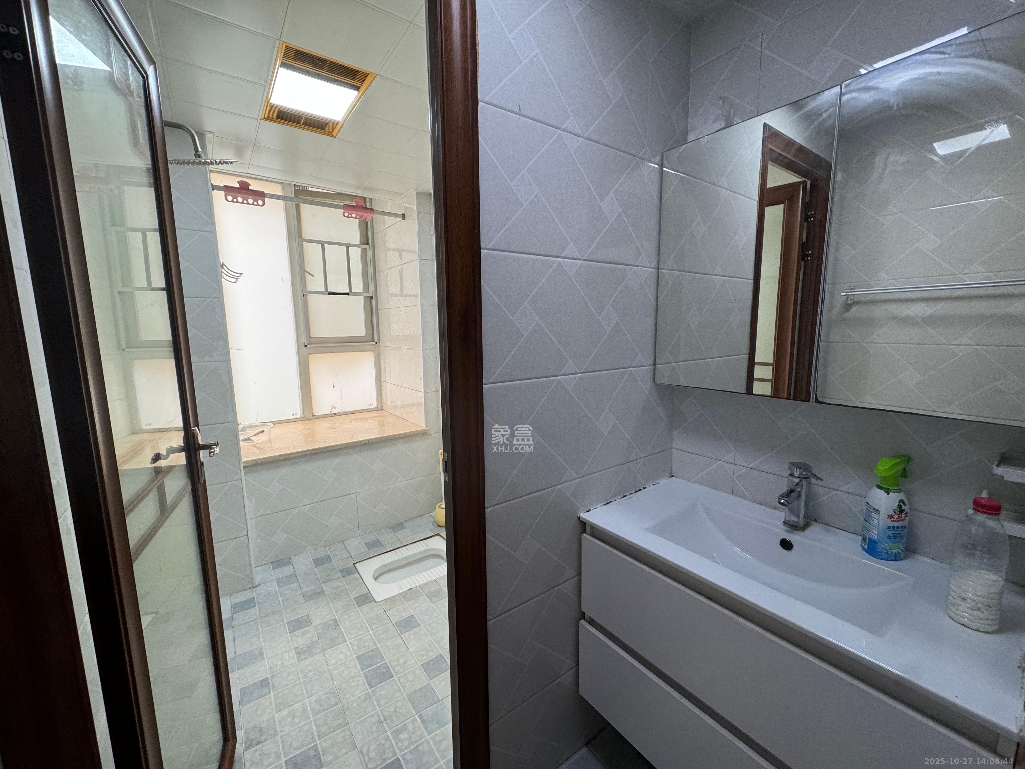 金鼎公园尚  3室2厅2卫    2400.0元/月室内图