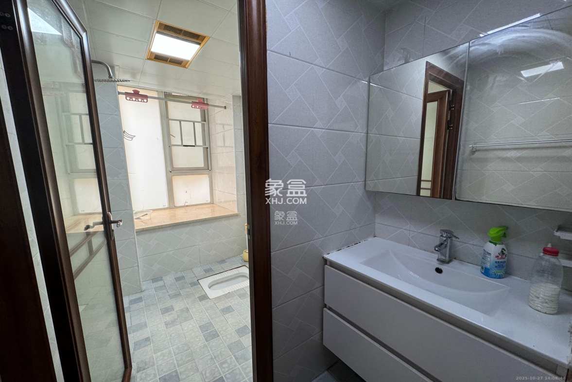 金鼎公园尚 3室2厅2卫 2400.0元/月 金鼎公园尚 3室2厅2卫 2400.0元/月室内图