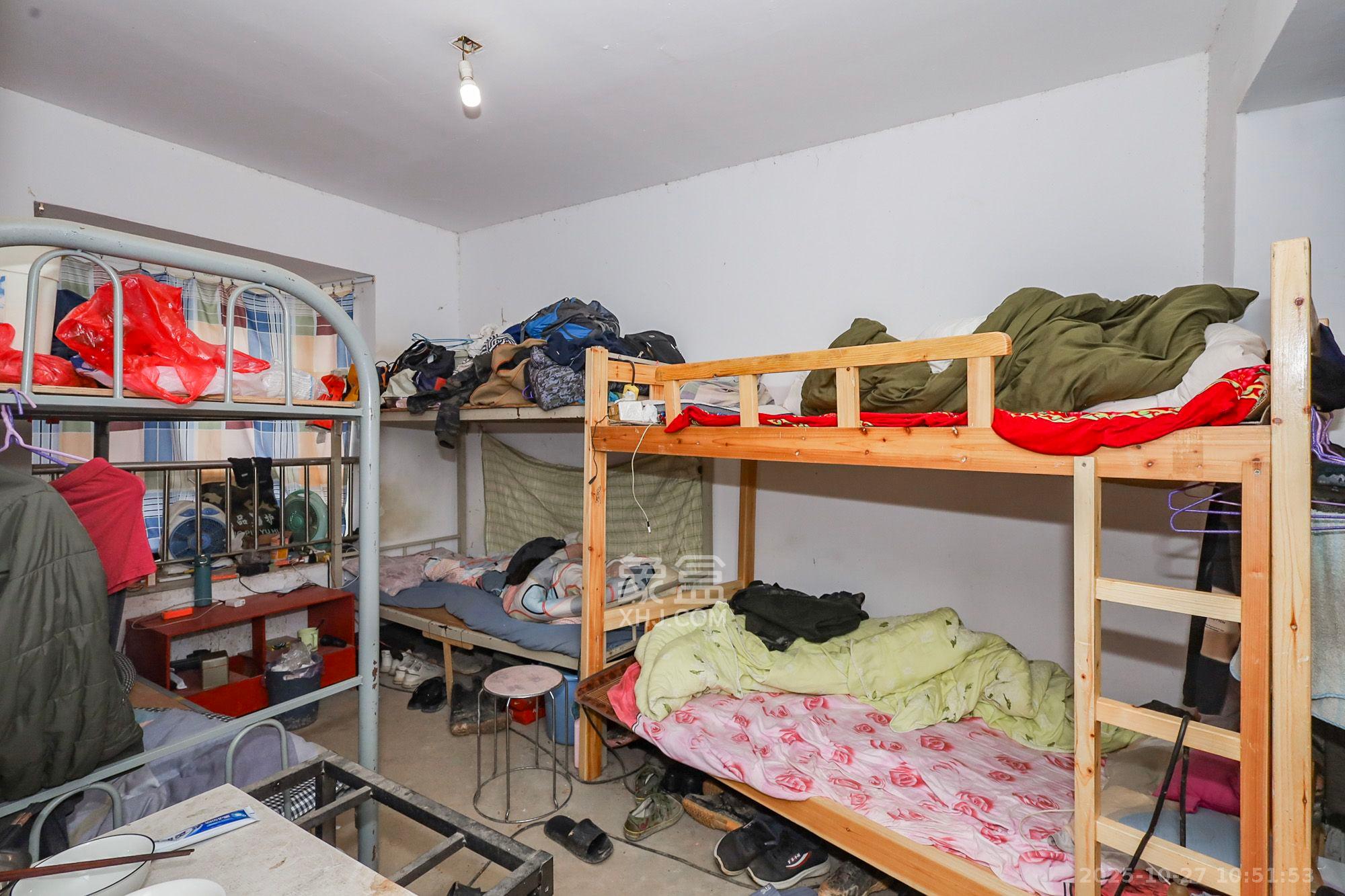 谷山乐园三期  3室2厅2卫    1800.0元/月