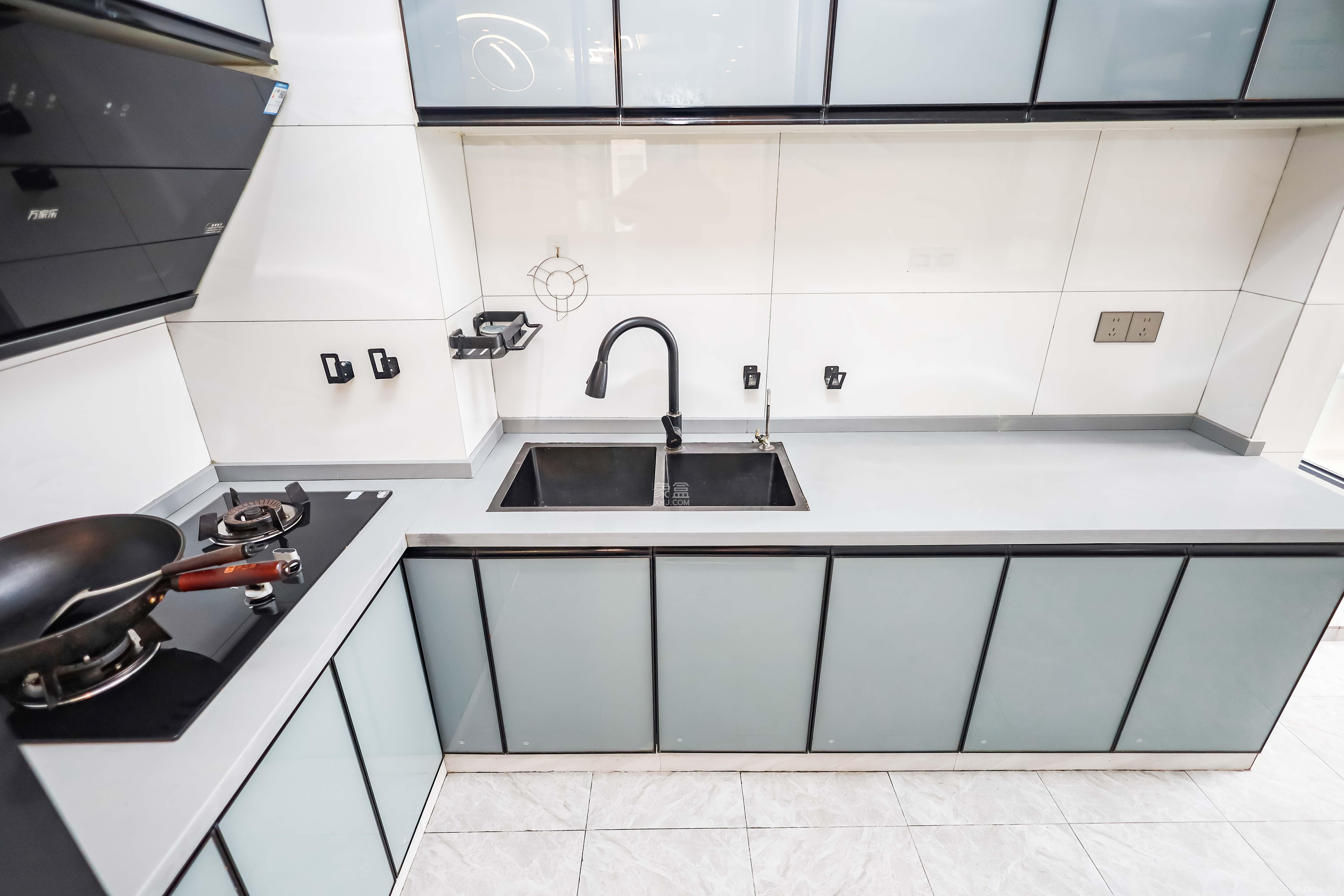 天麓尚层  3室2厅1卫    75.0万厨房