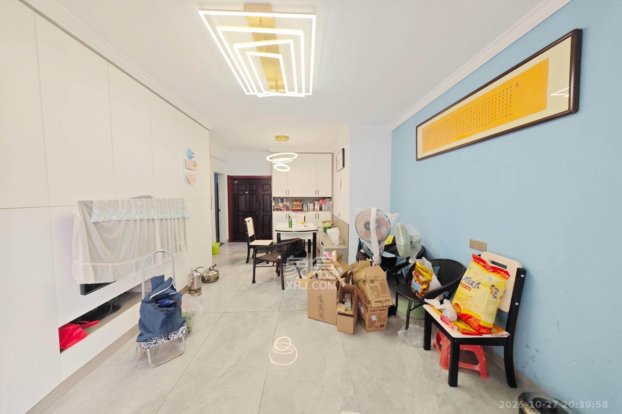 新城新世界四期柏樾  2室1厅1卫    85.0万客厅