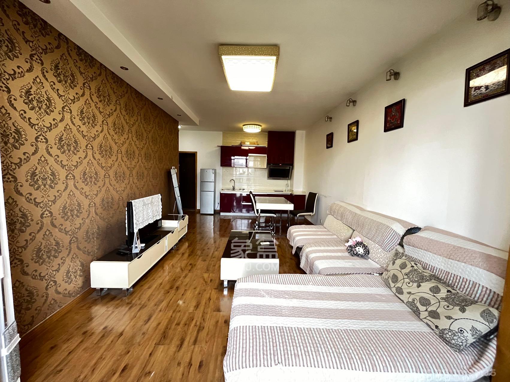 阳光100三期  2室2厅1卫    2000.0元/月室内图1