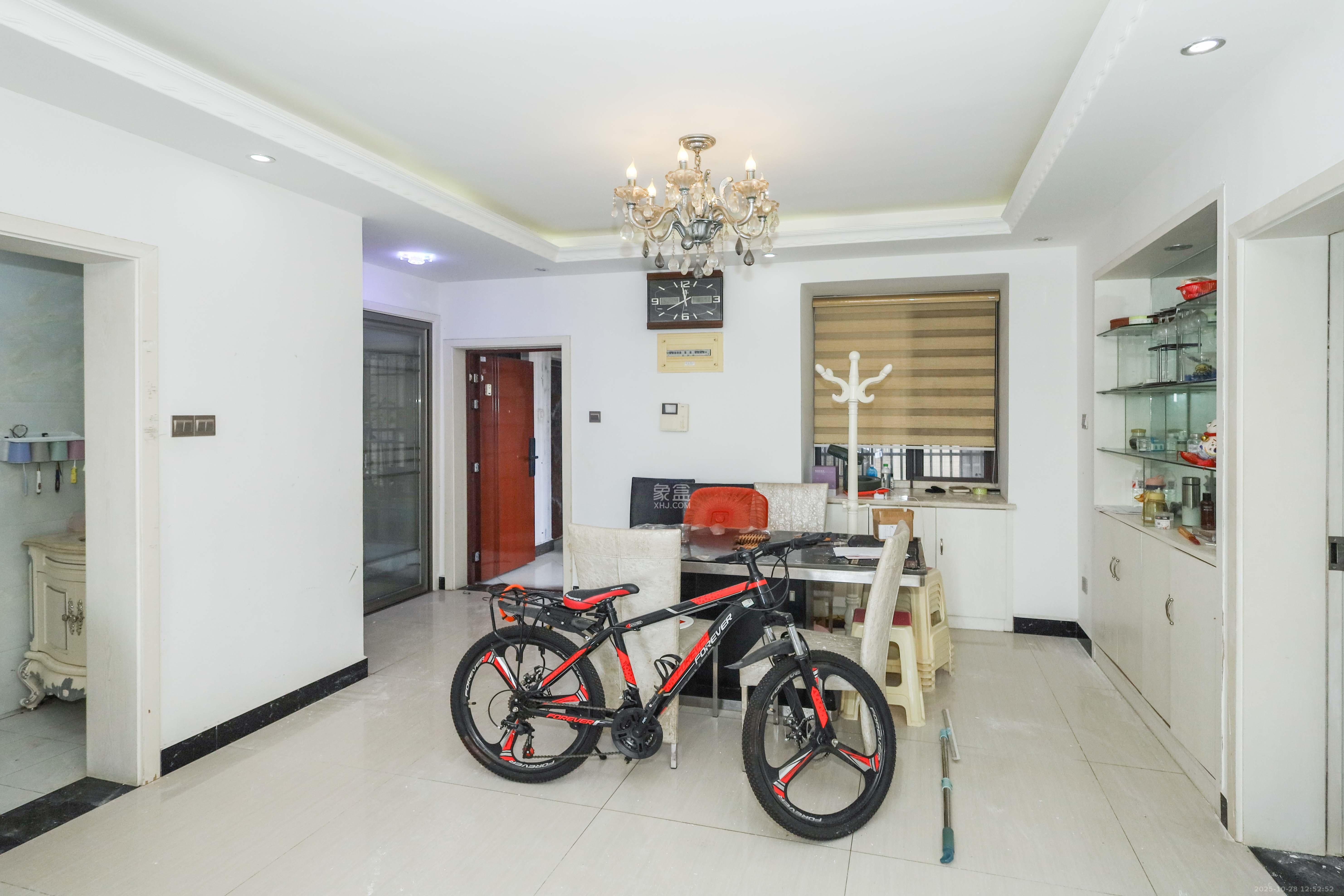 保利麓谷林语F区  3室2厅1卫    106.0万 保利麓谷林语F区  3室2厅1卫    106.0万客厅