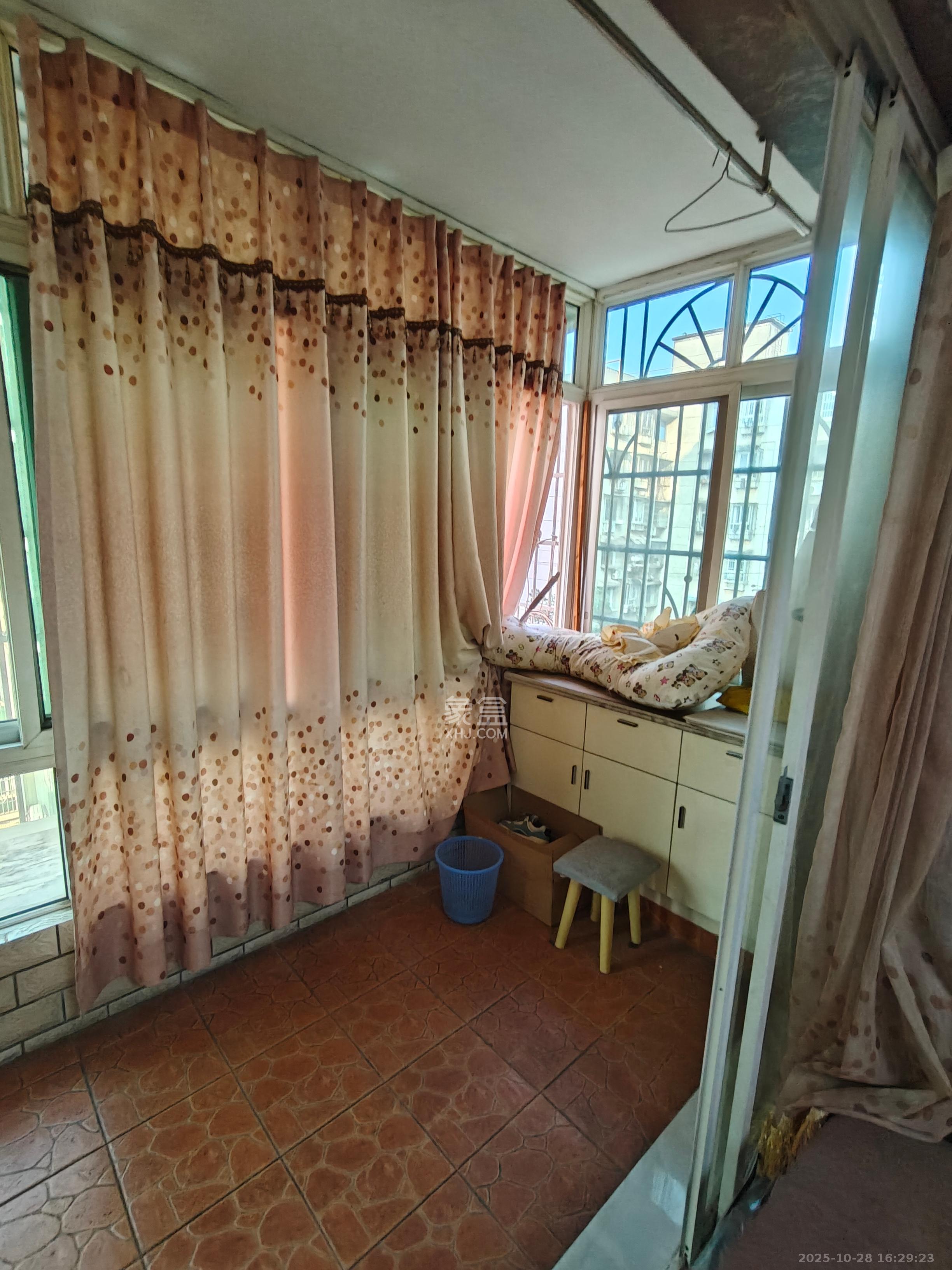 香巴圣地  3室2厅2卫    2500.0元/月室内图