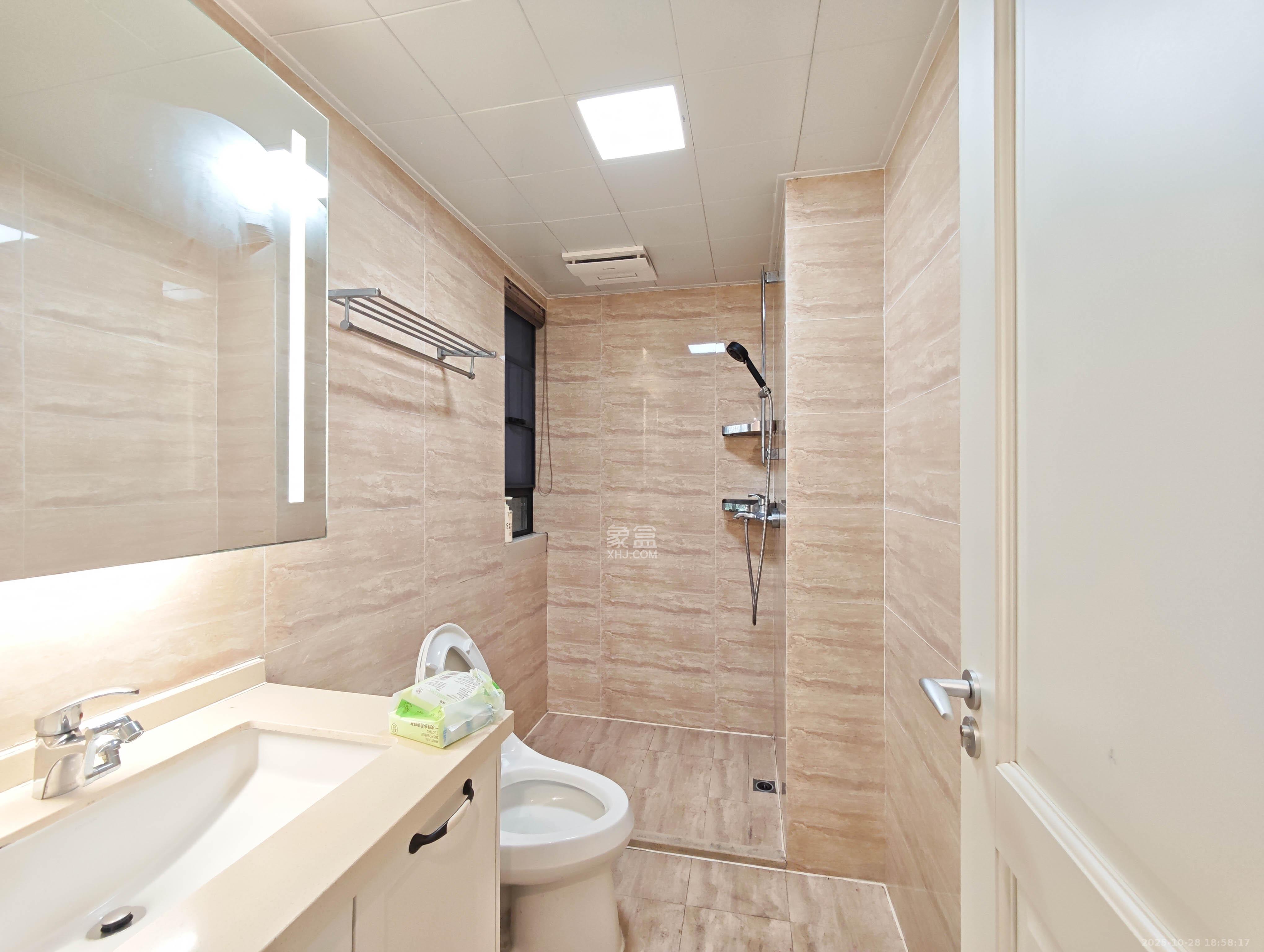 万科魅力之城观澜里  4室2厅1卫    205.0万卫生间