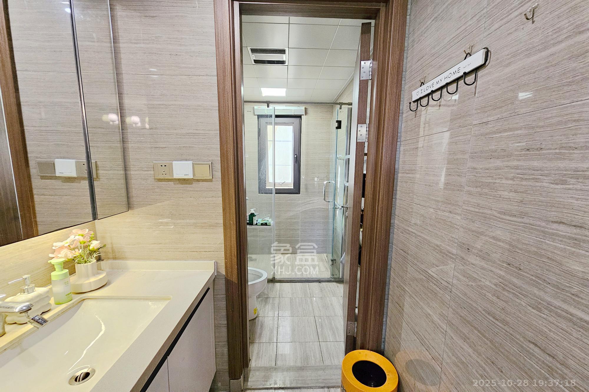 阳光城尚东湾蜜桃园  4室2厅2卫    138.8万卫生间